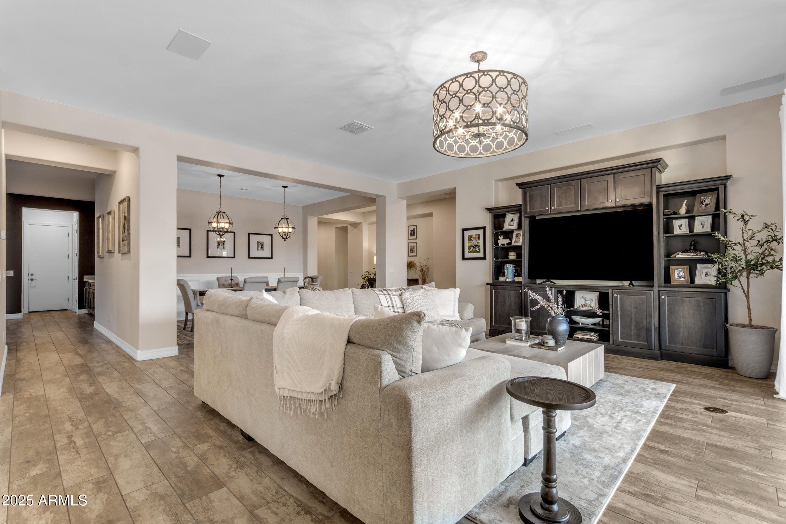 2826 E BELLFLOWER Drive