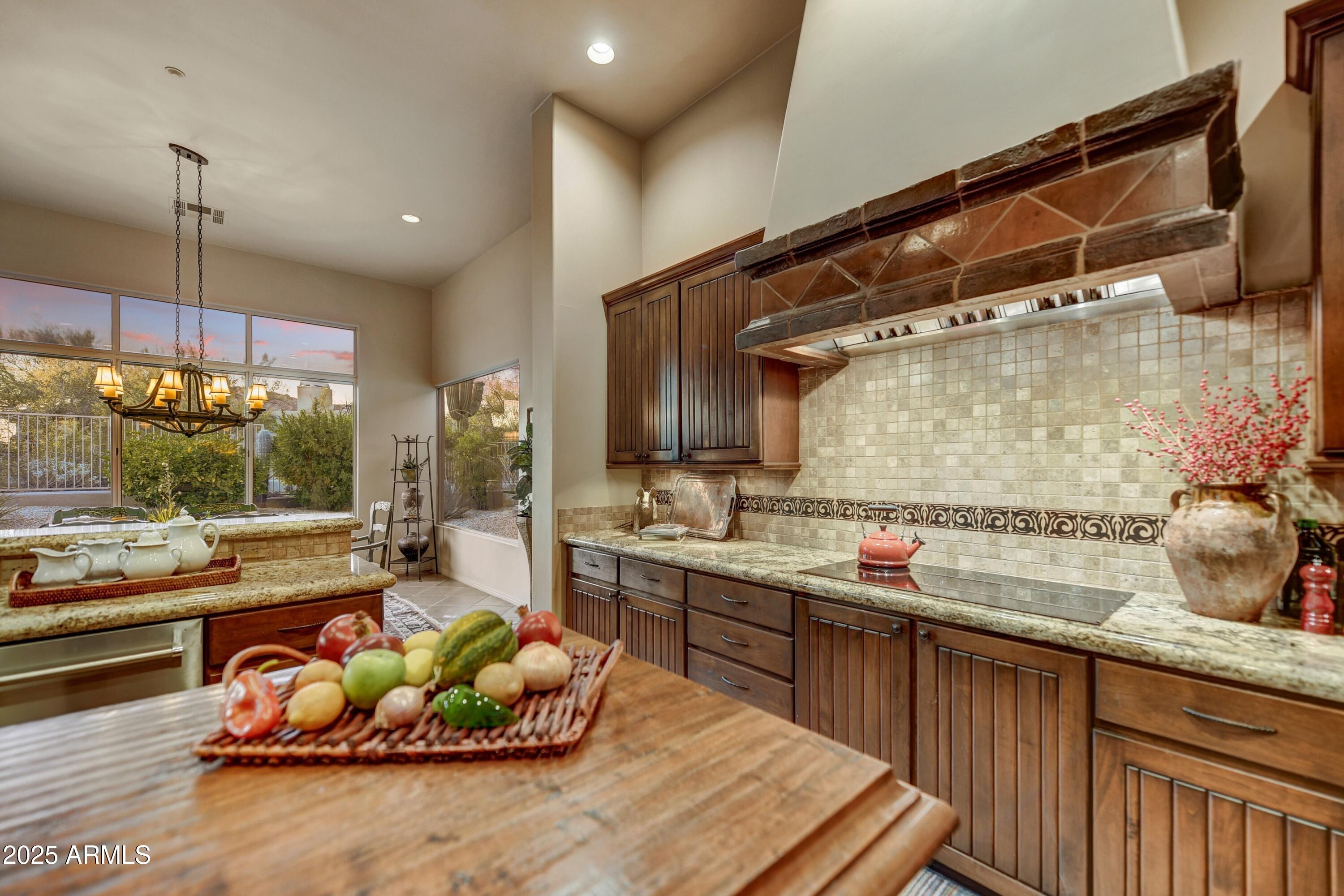 9534 E MONUMENT Drive