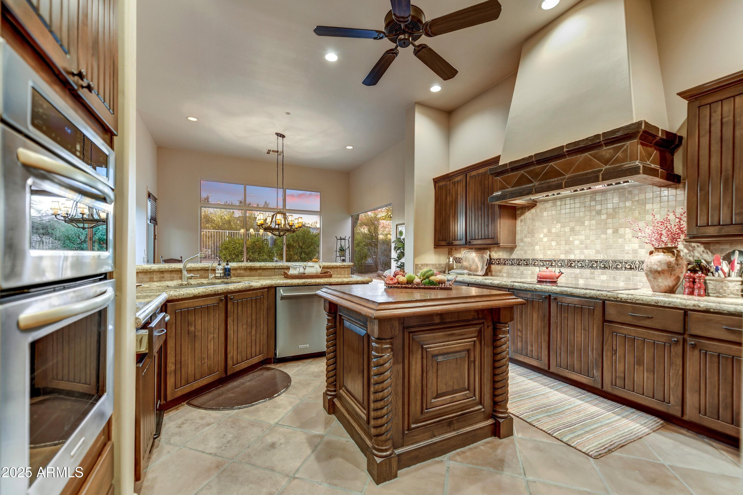 9534 E MONUMENT Drive