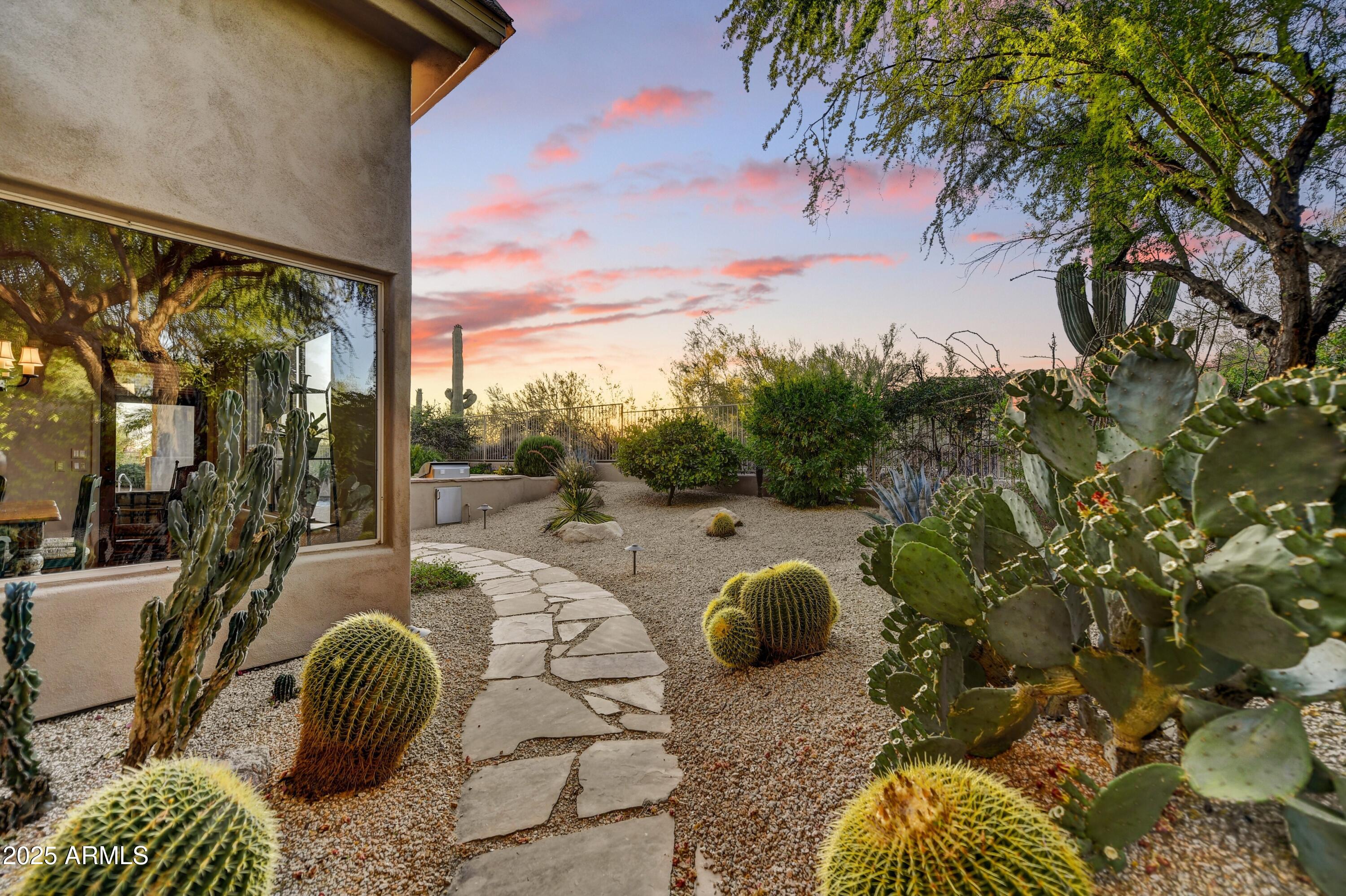 9534 E MONUMENT Drive