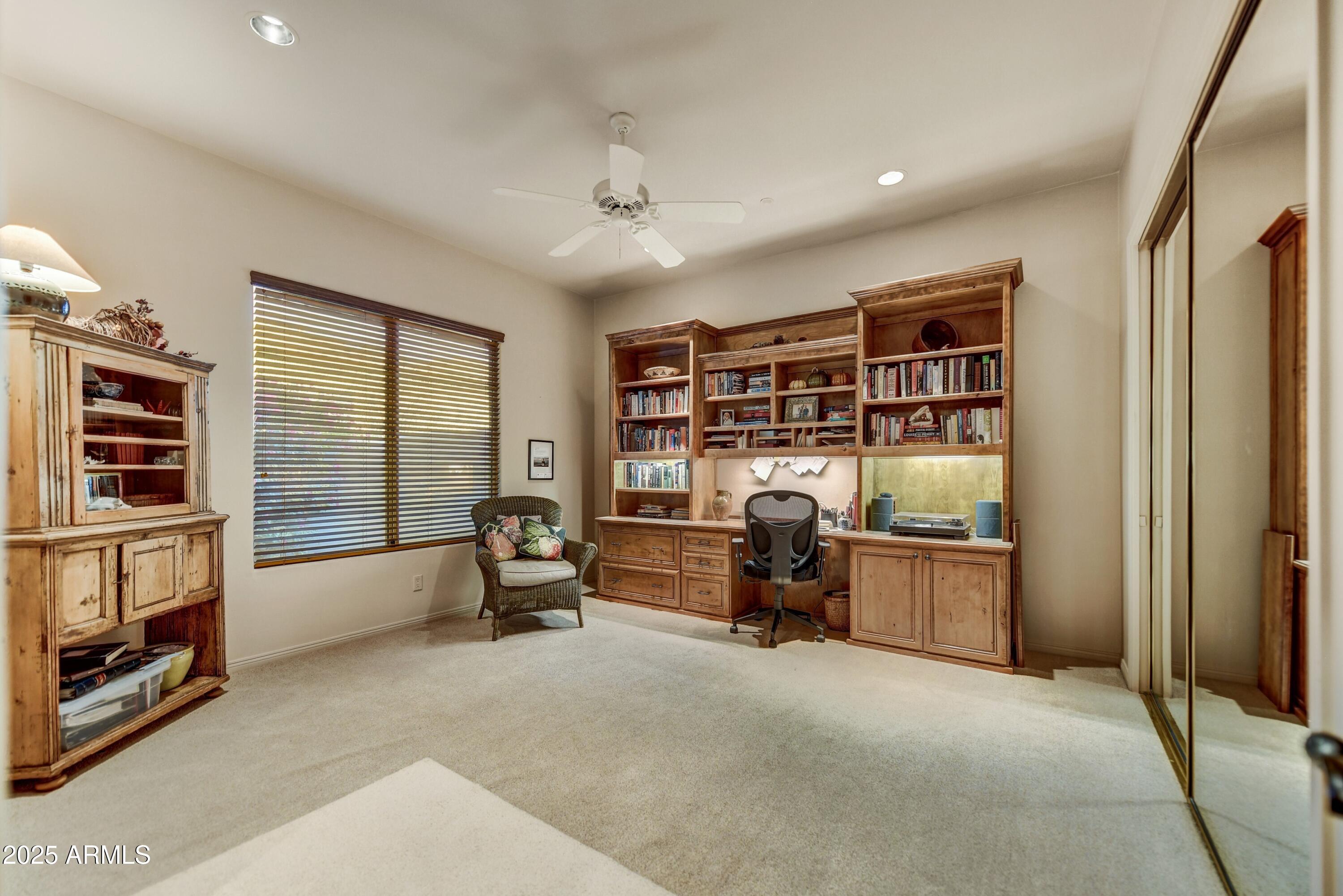 9534 E MONUMENT Drive