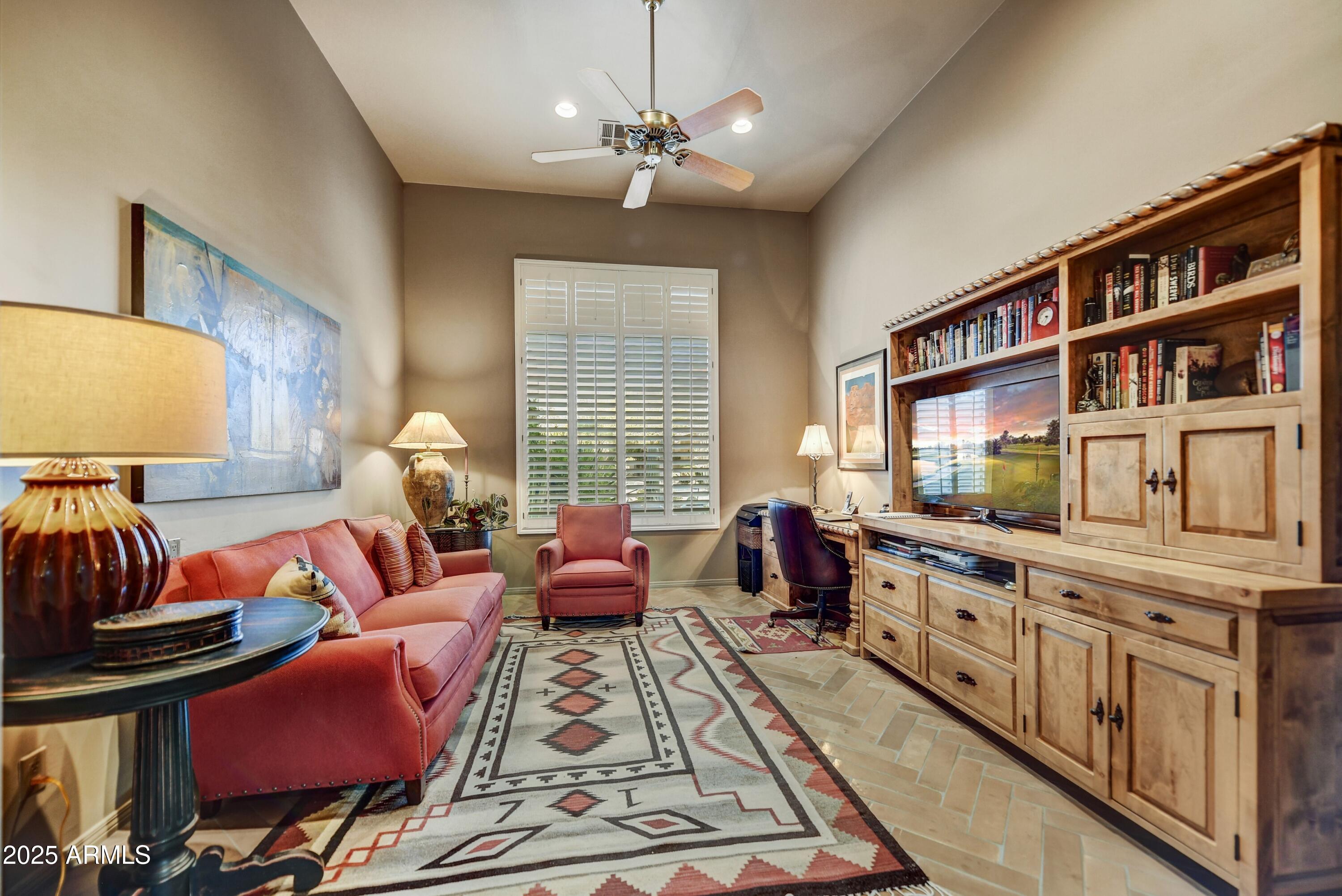 9534 E MONUMENT Drive