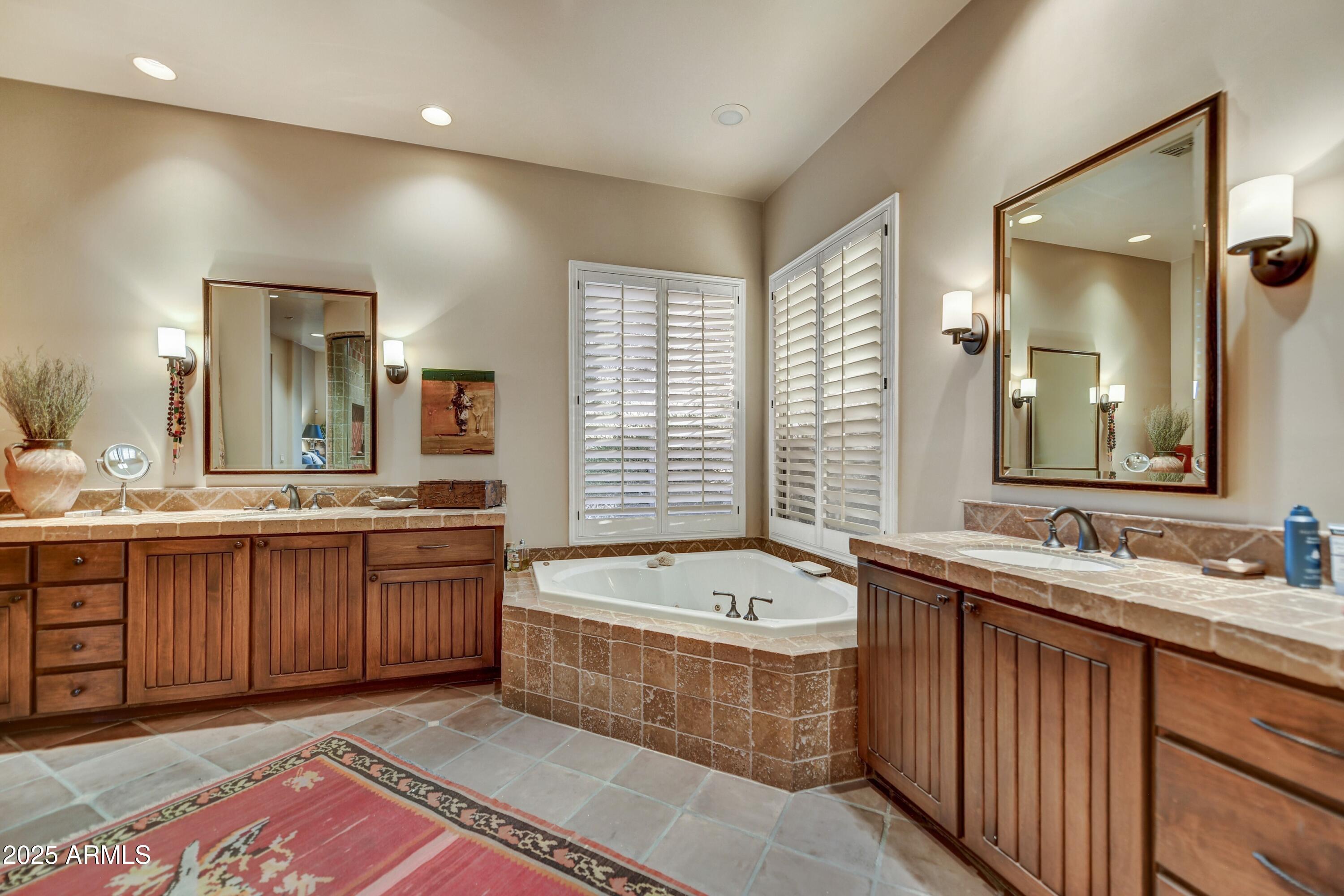 9534 E MONUMENT Drive