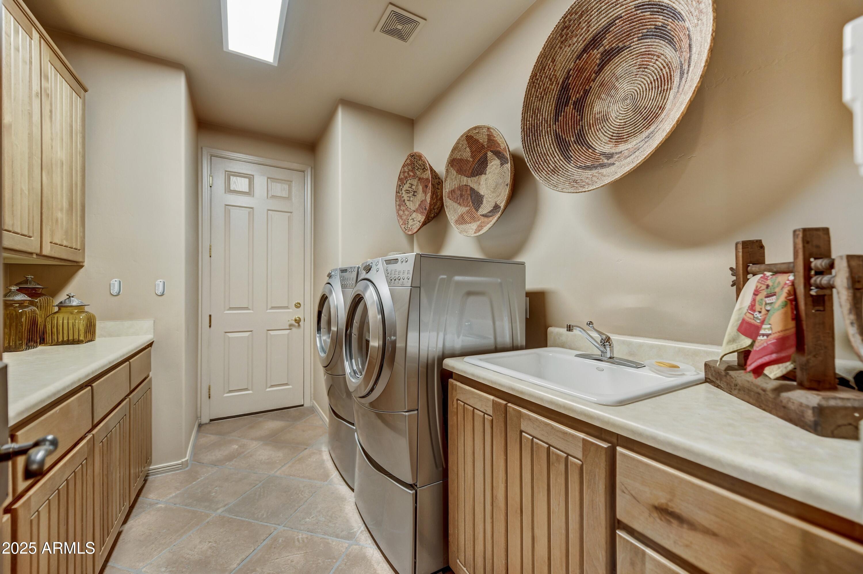 9534 E MONUMENT Drive