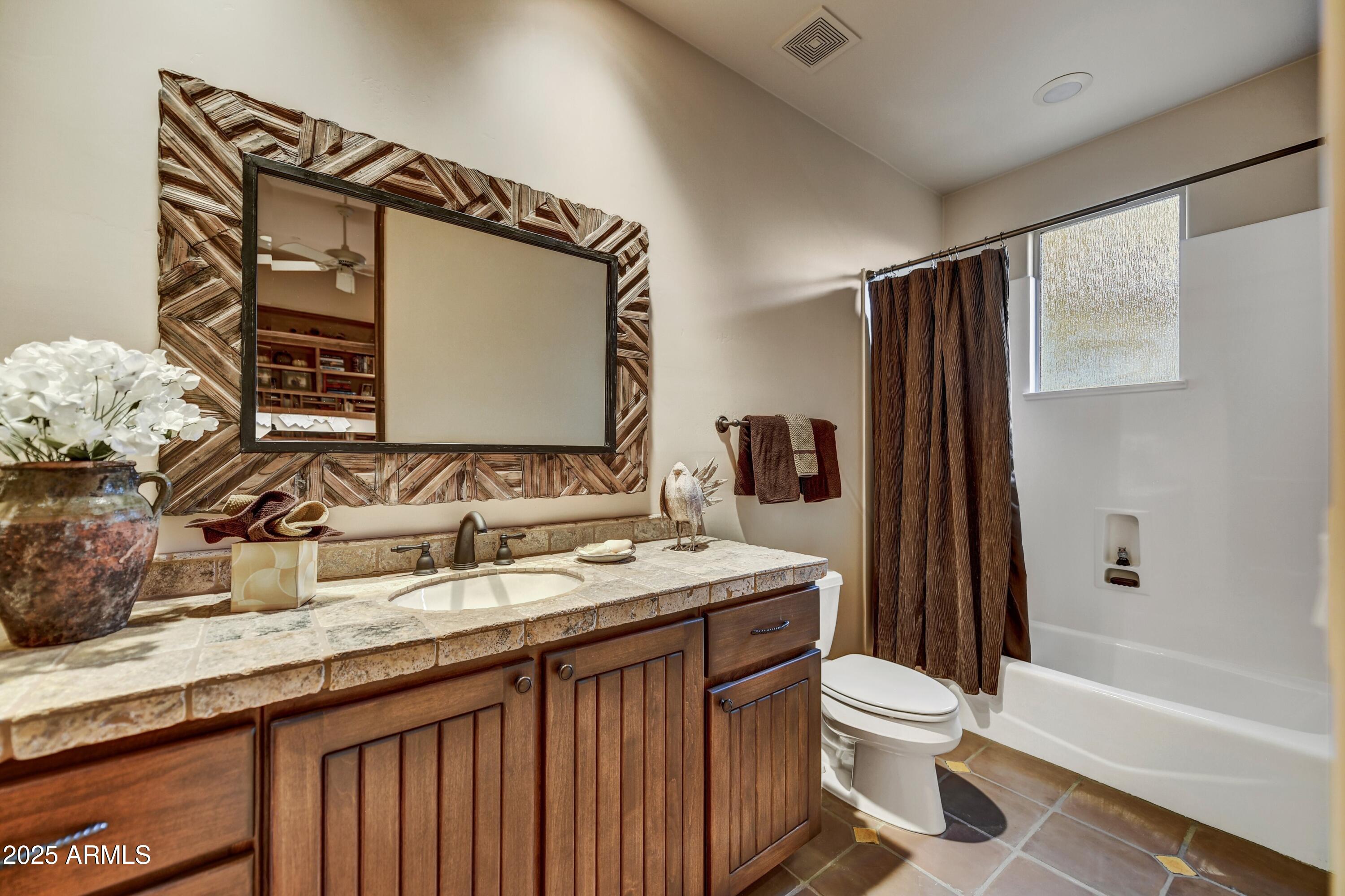 9534 E MONUMENT Drive