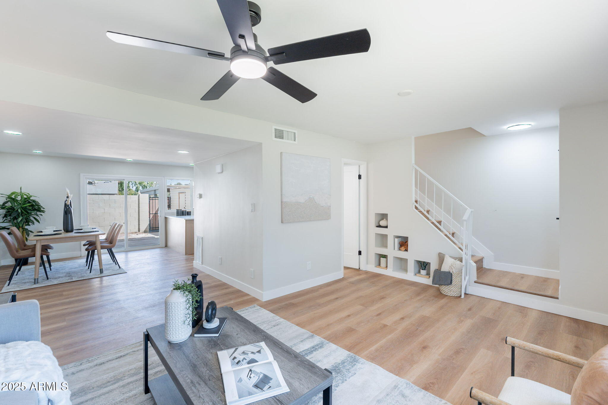 1061 E FREMONT Drive