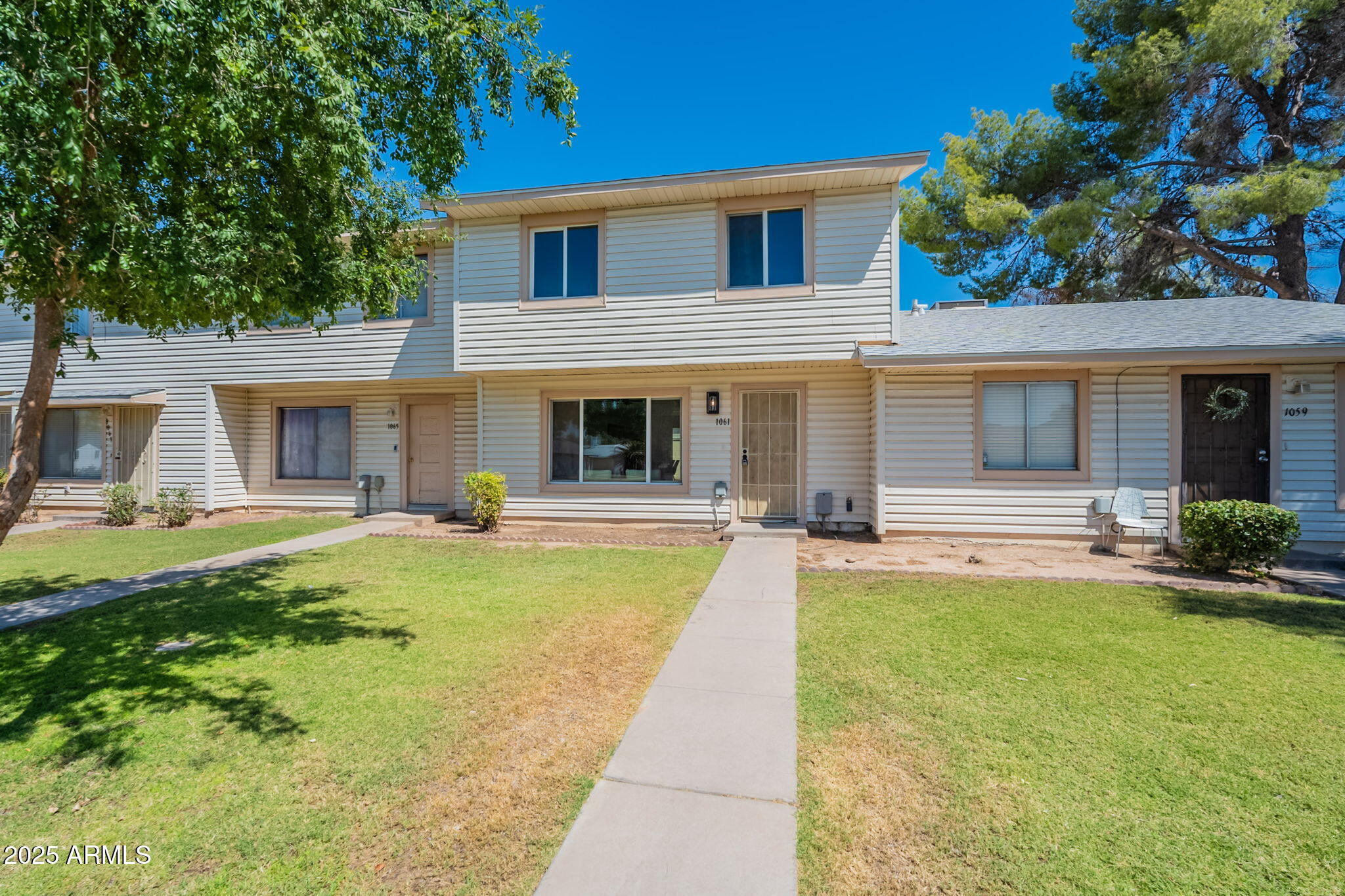 1061 E FREMONT Drive