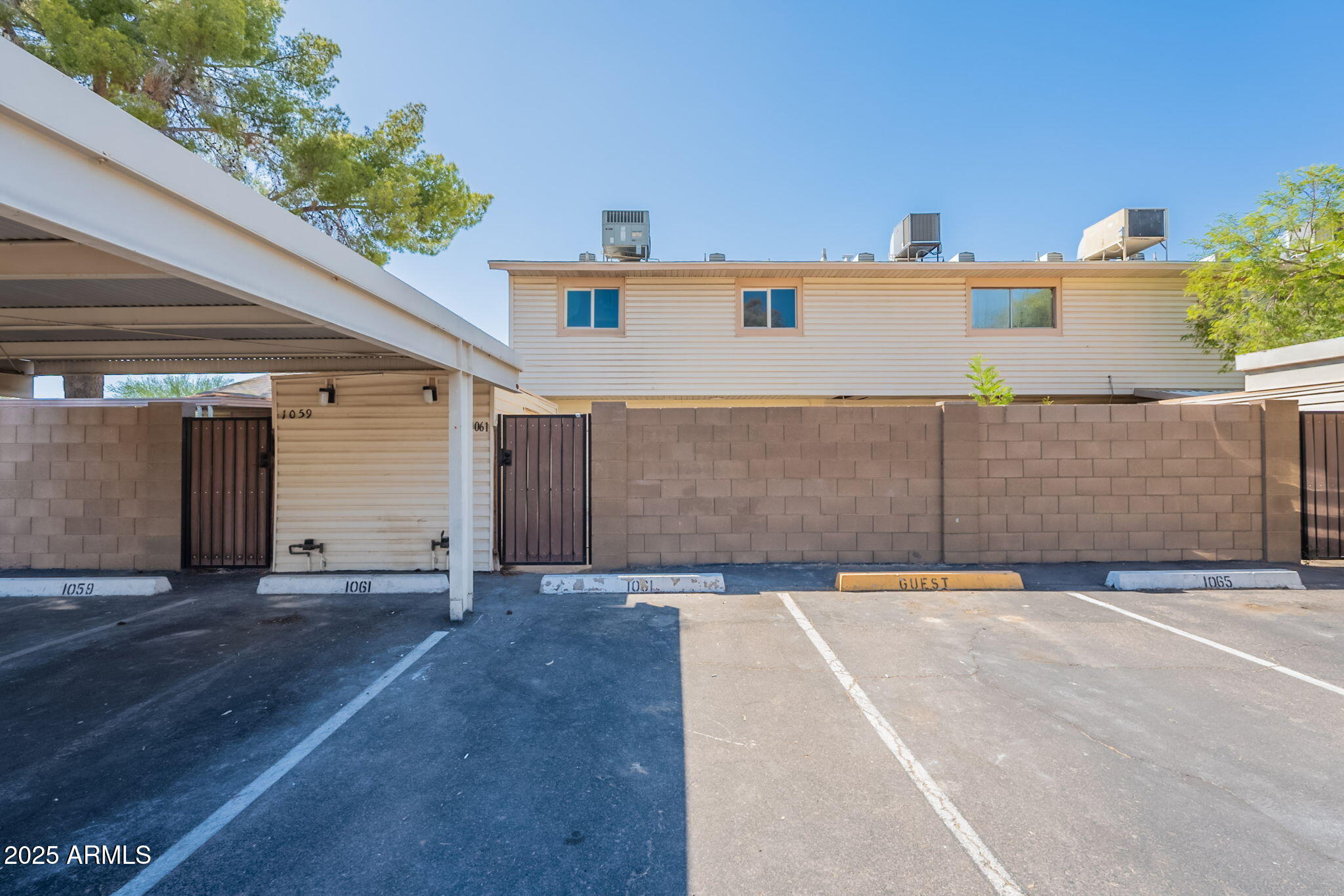 1061 E FREMONT Drive