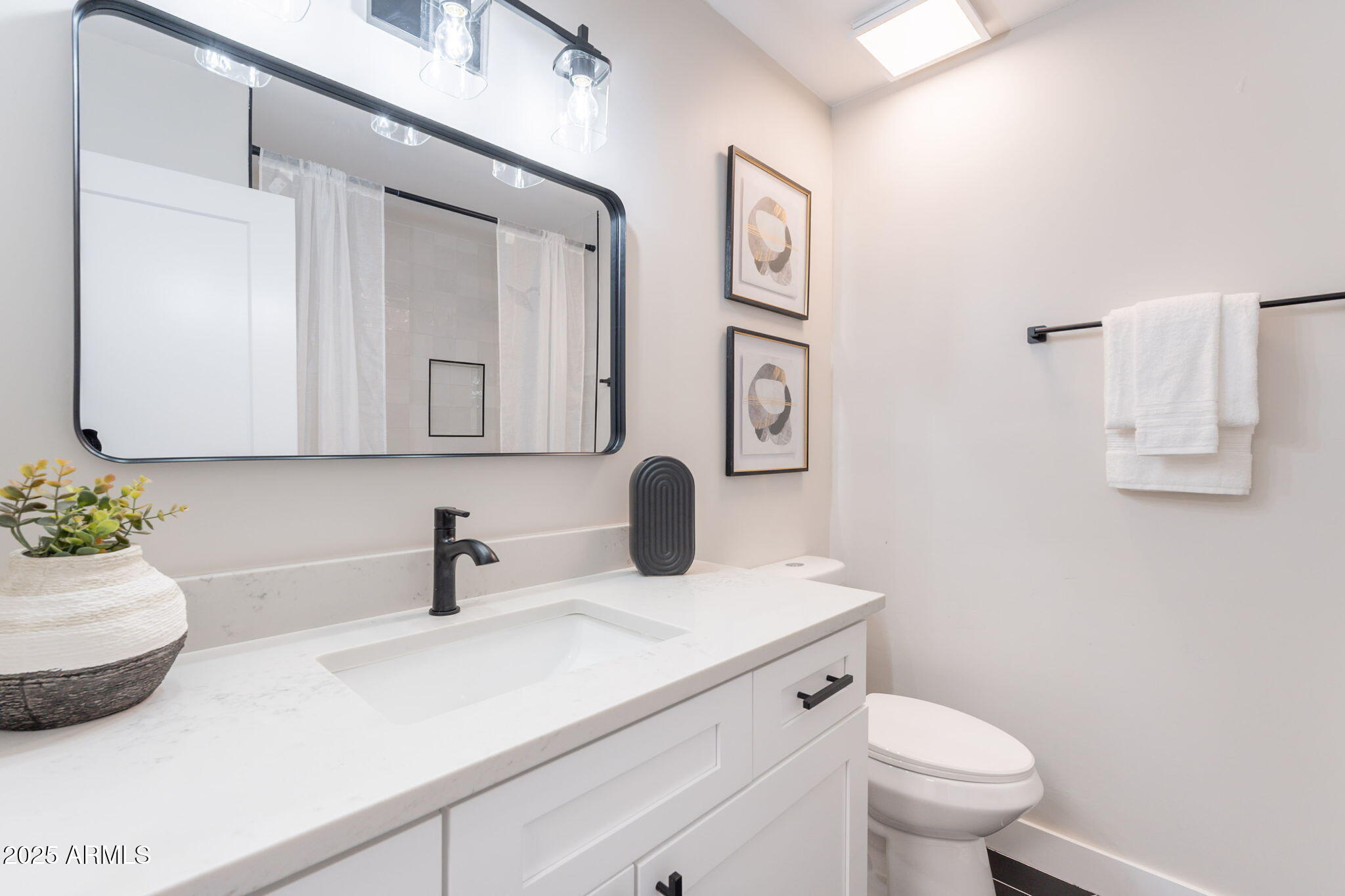 1061 E FREMONT Drive