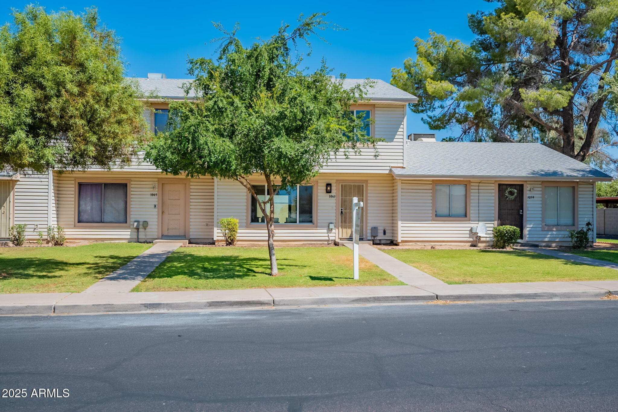 1061 E FREMONT Drive