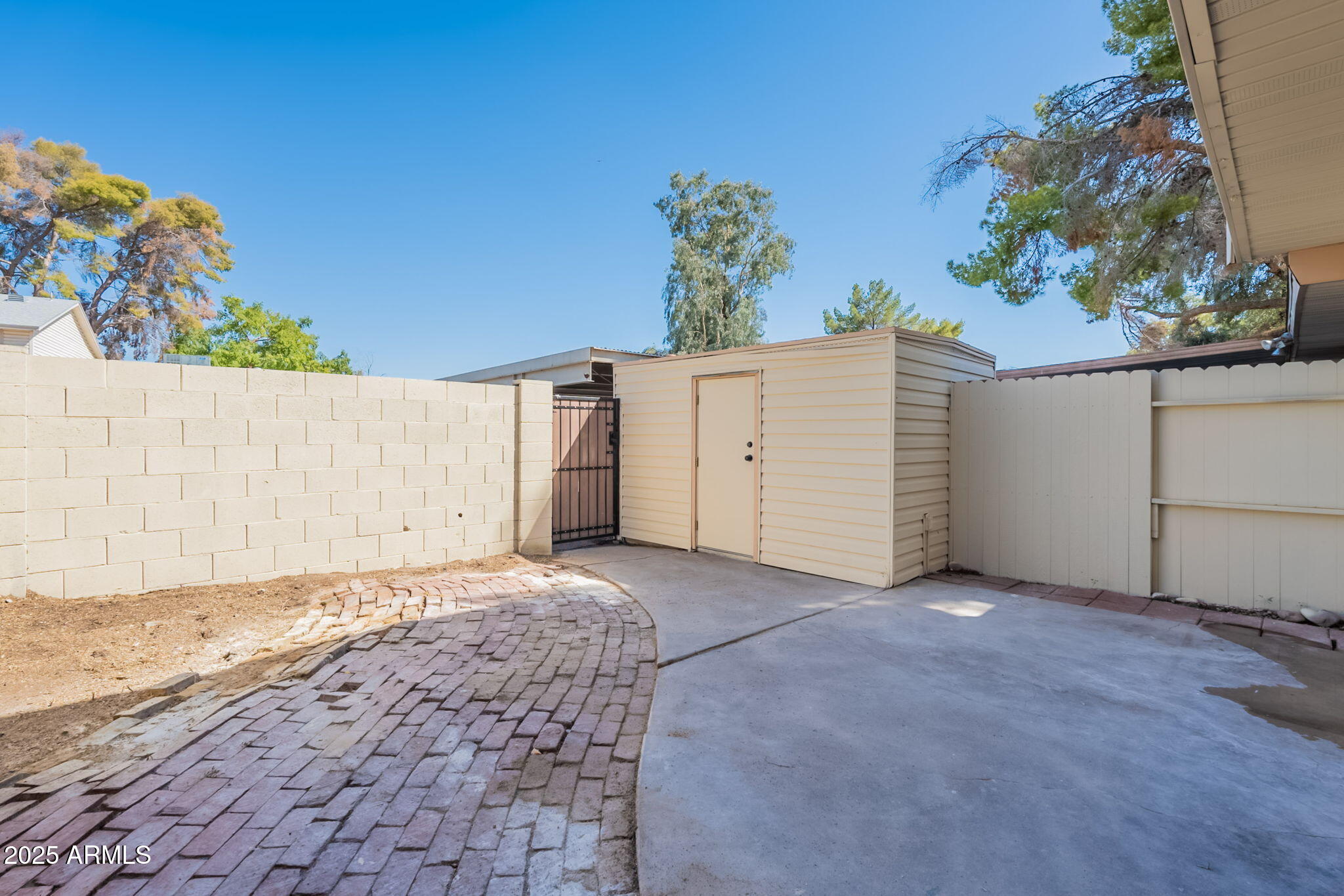 1061 E FREMONT Drive