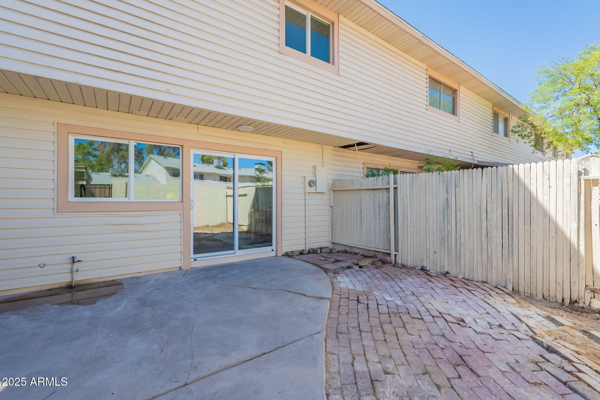 1061 E FREMONT Drive