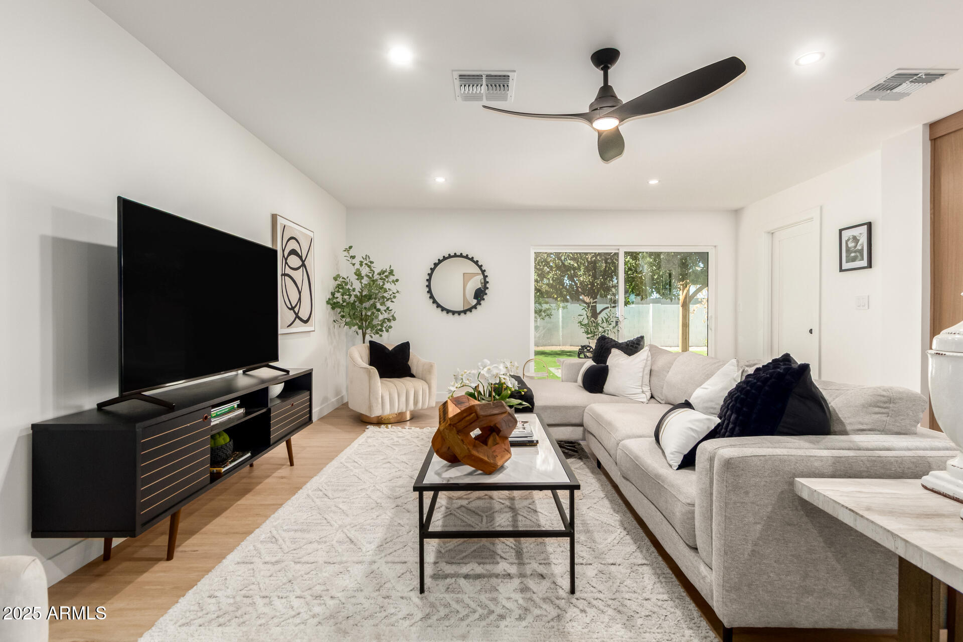 6644 E CULVER Street