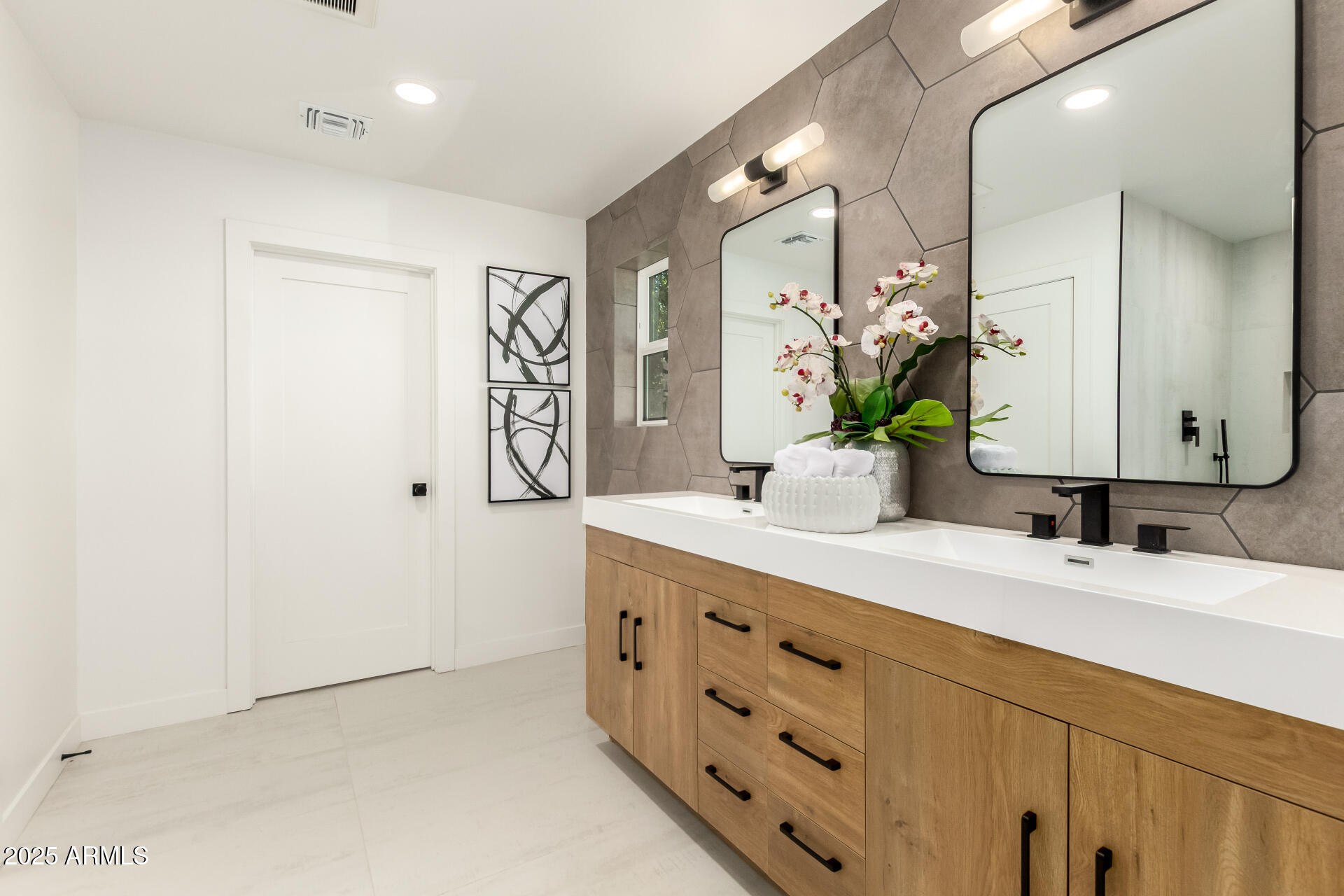 6644 E CULVER Street