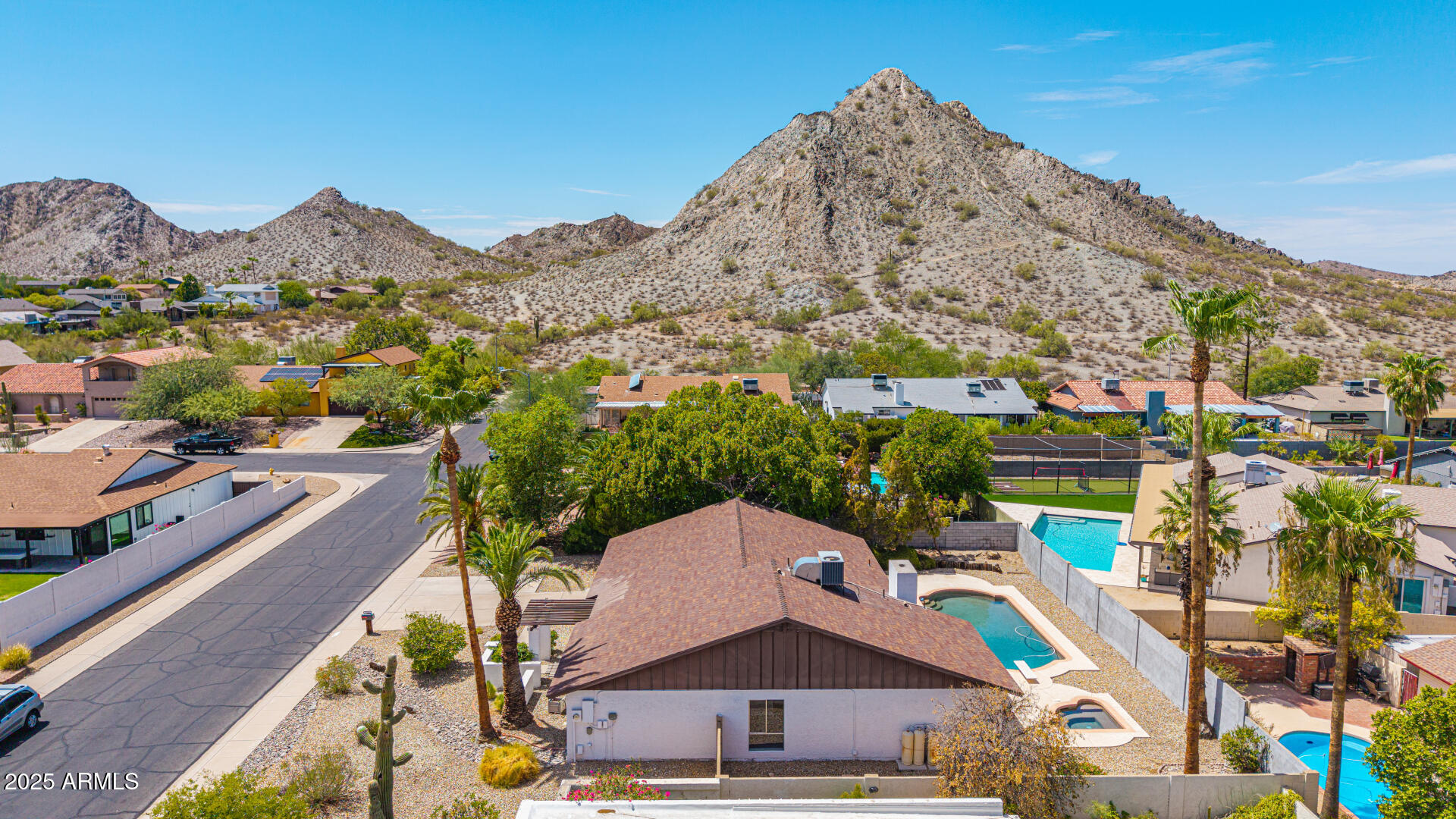 2320 E SHANGRI LA Road