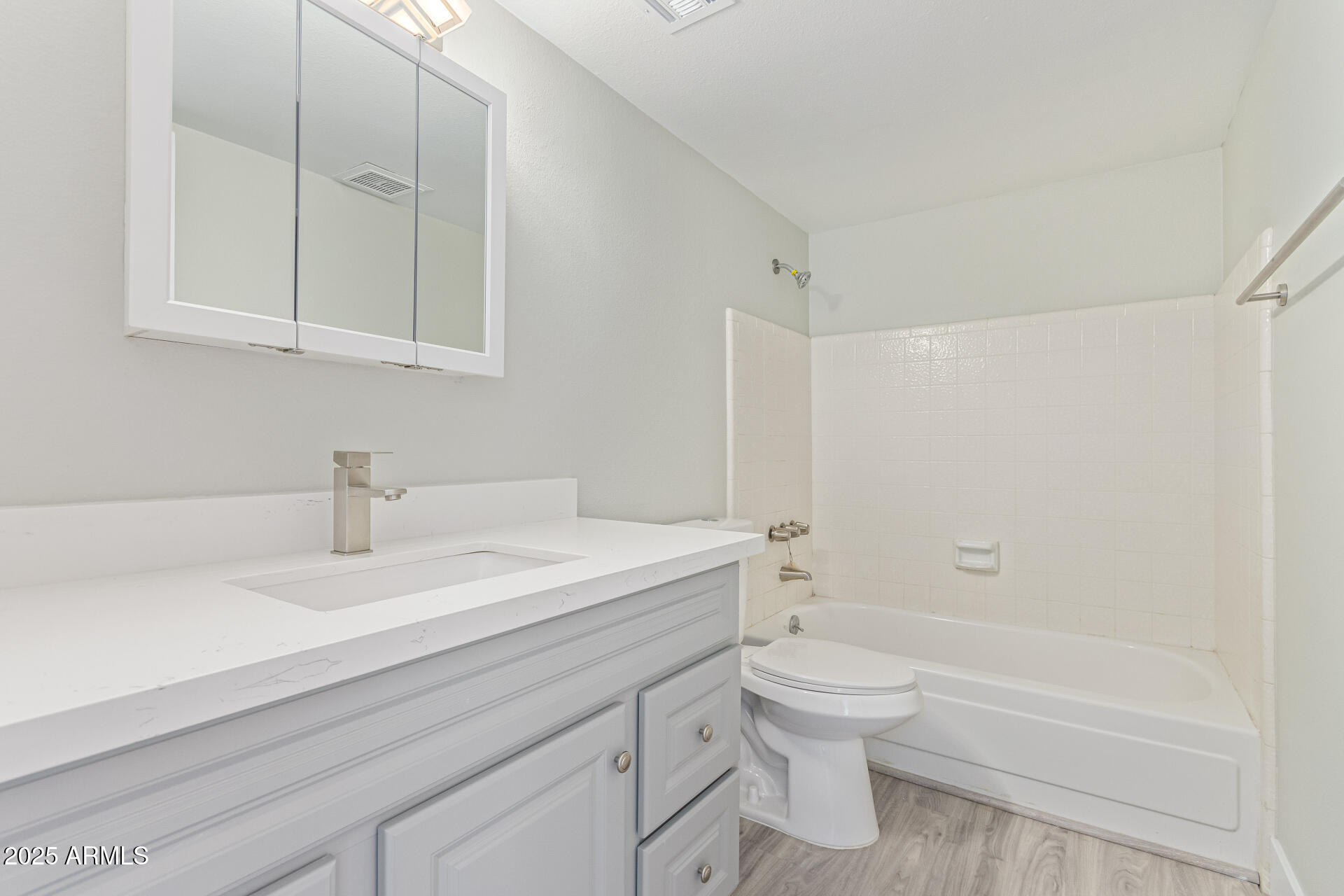 2320 E SHANGRI LA Road