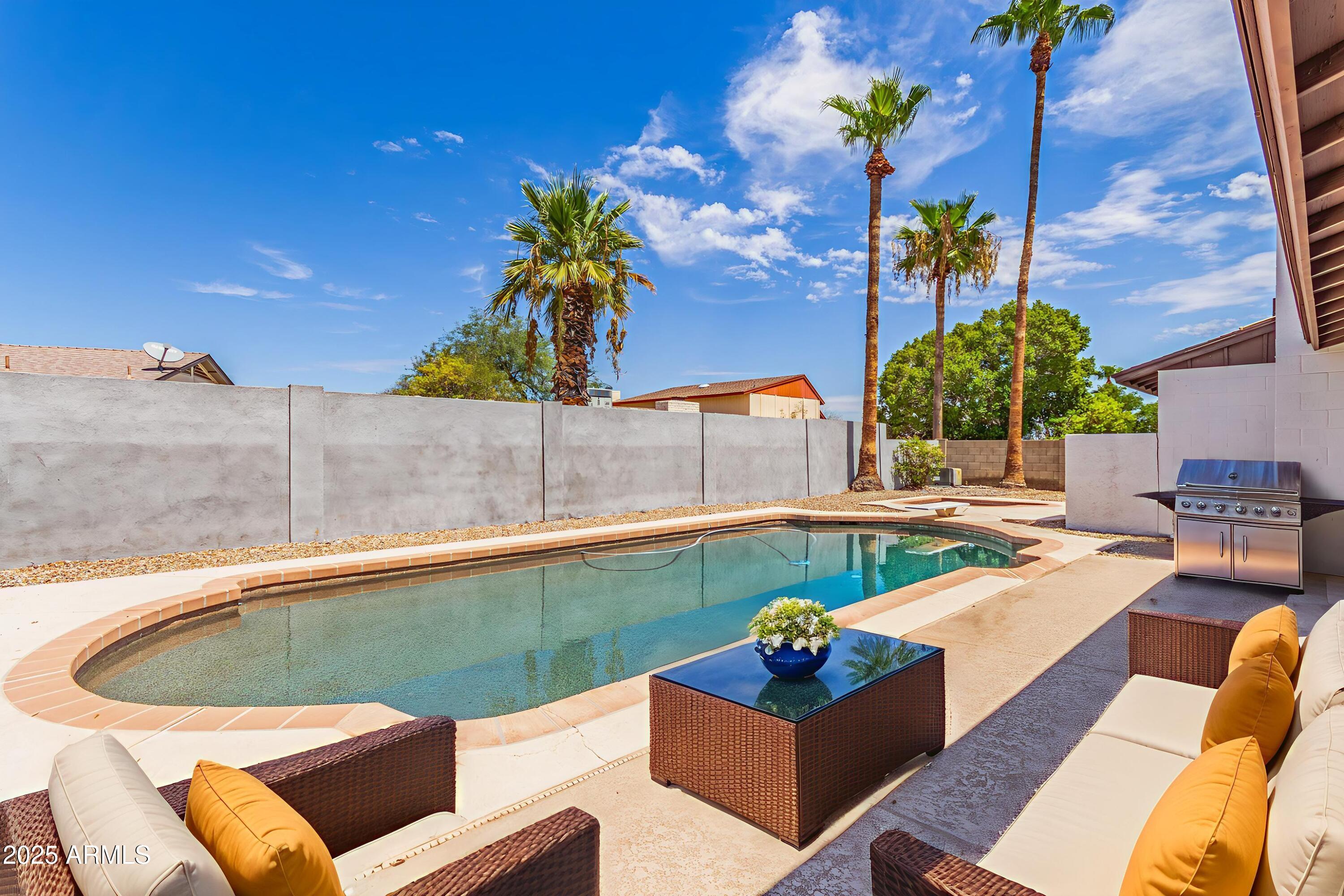 2320 E SHANGRI LA Road