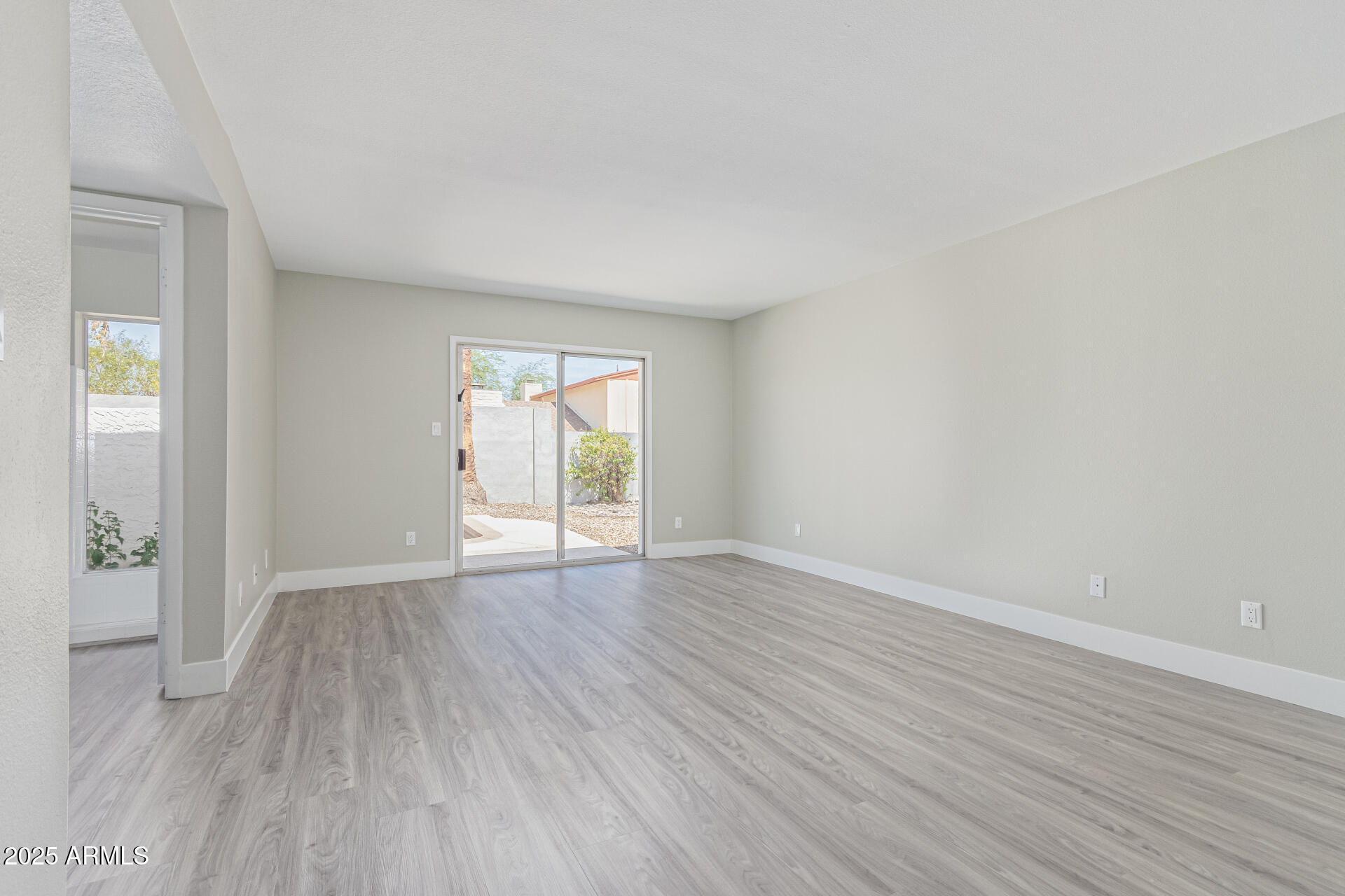 2320 E SHANGRI LA Road