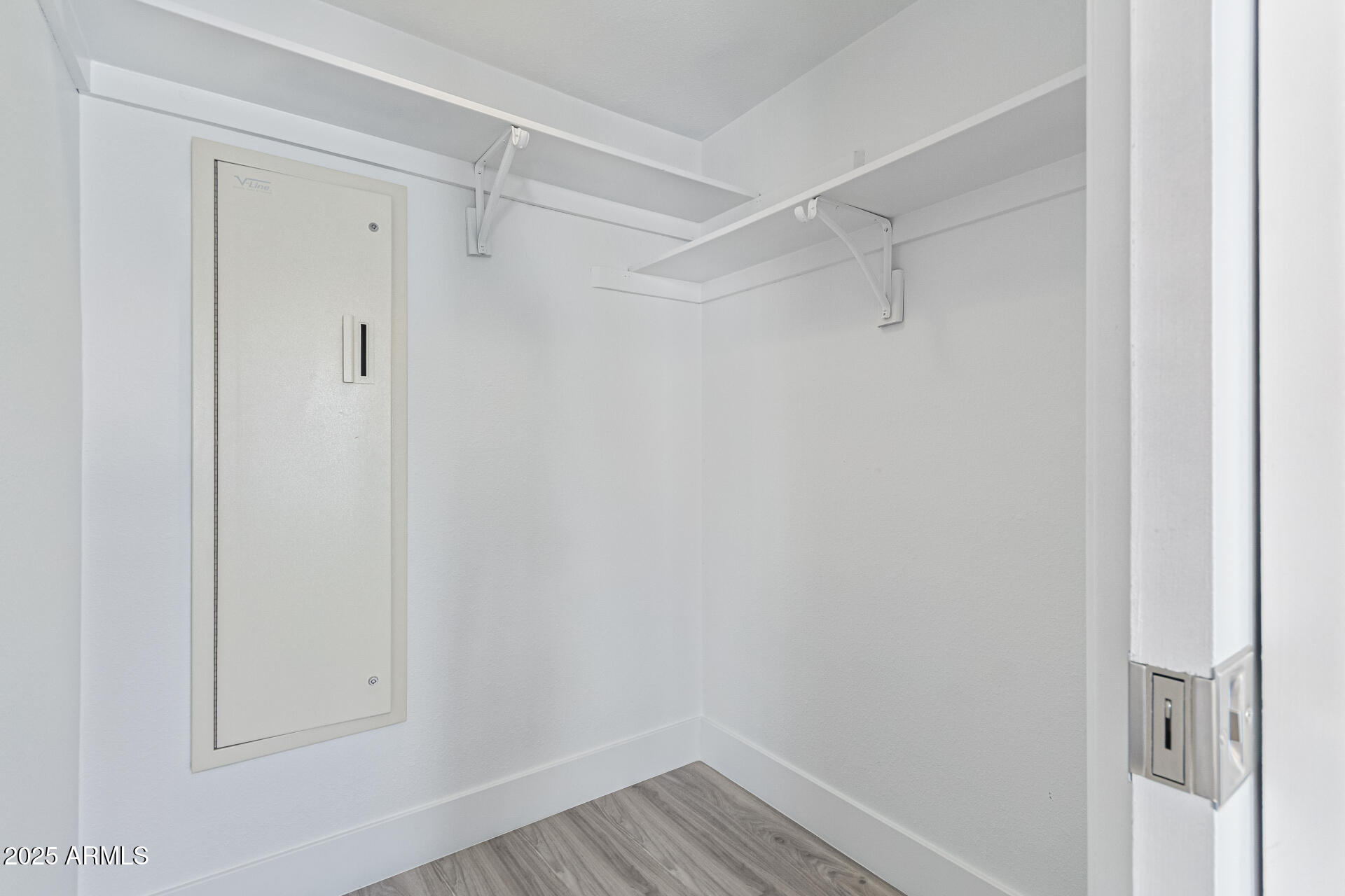 2320 E SHANGRI LA Road