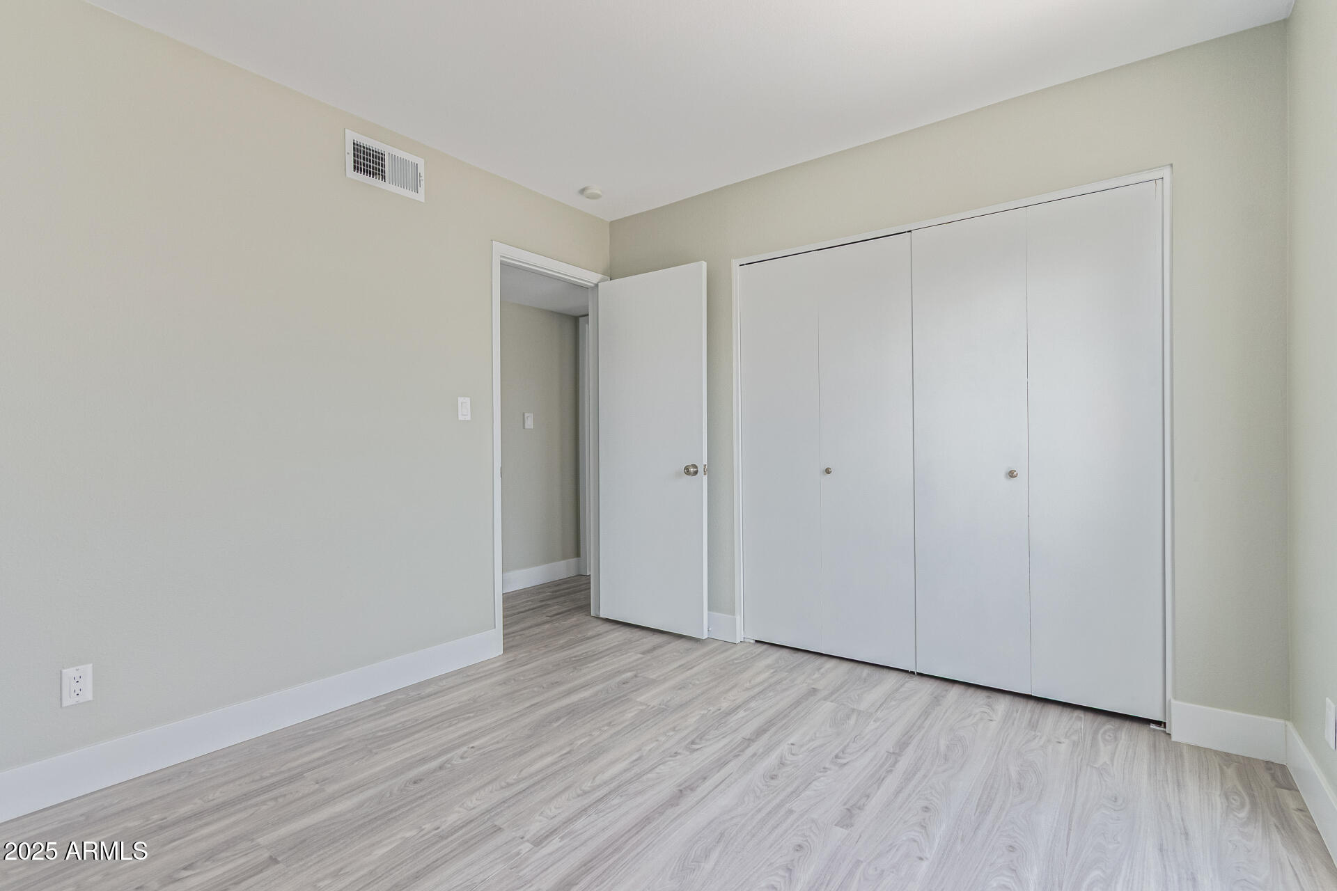 2320 E SHANGRI LA Road