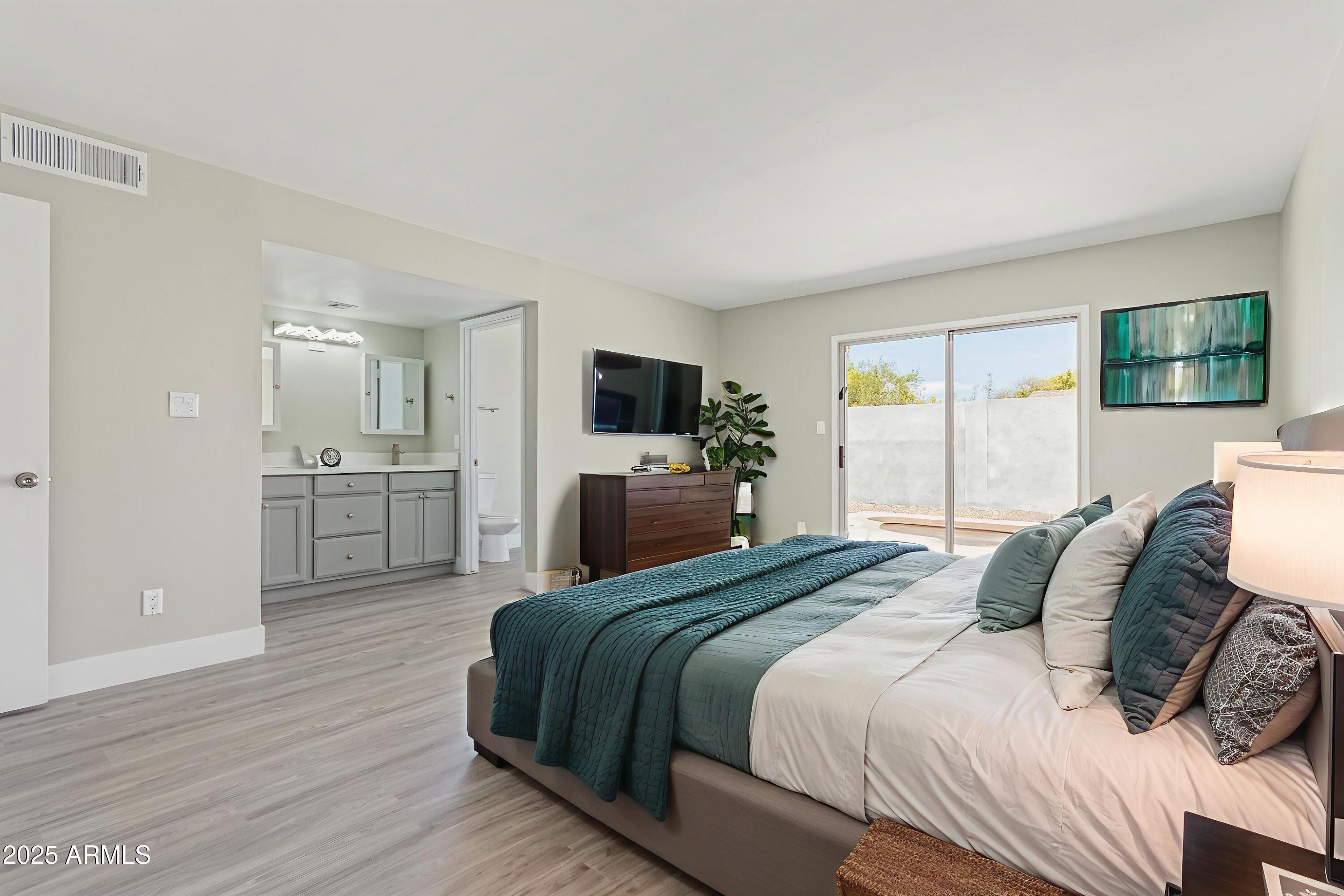 2320 E SHANGRI LA Road