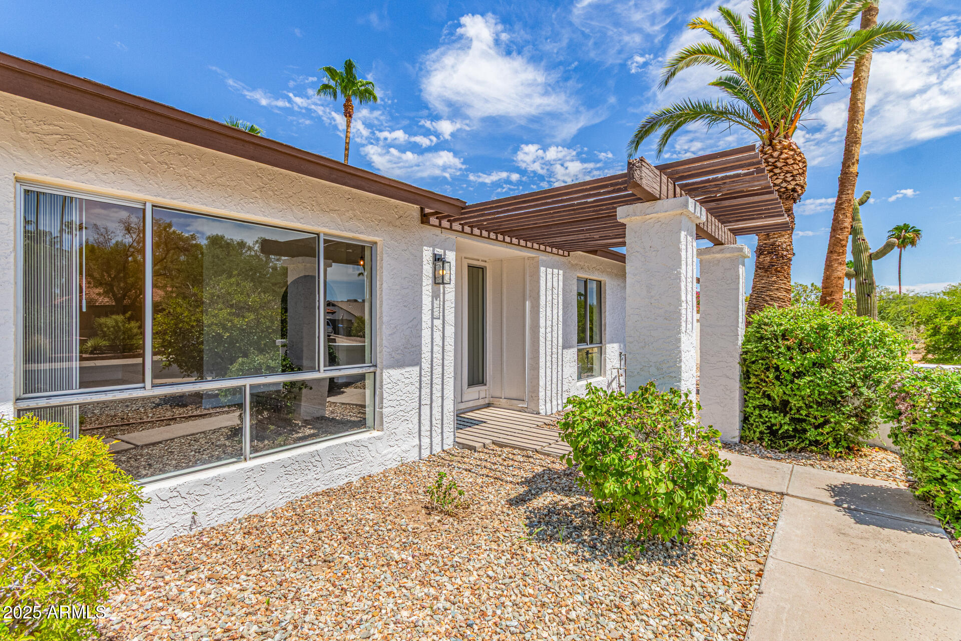 2320 E SHANGRI LA Road