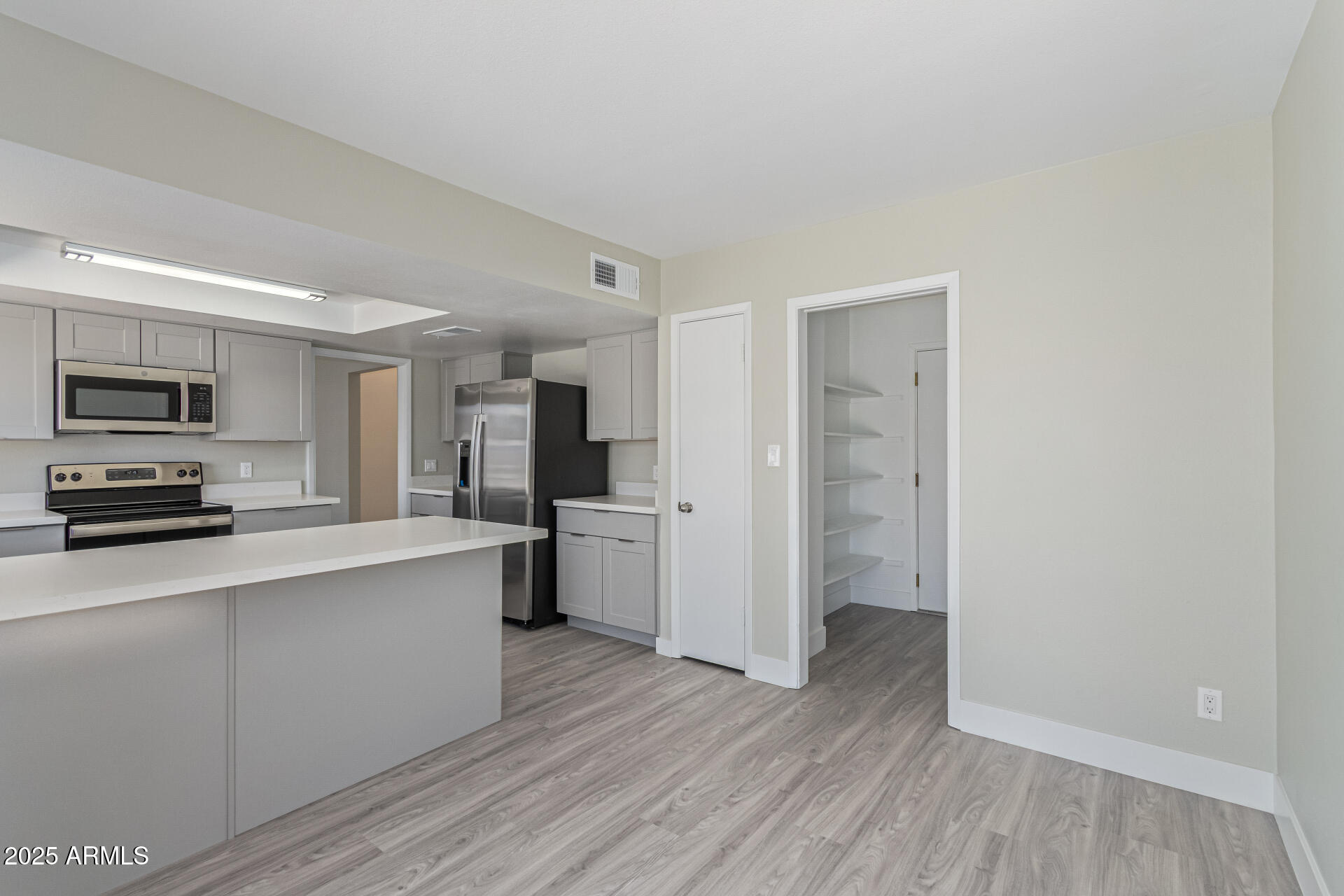 2320 E SHANGRI LA Road