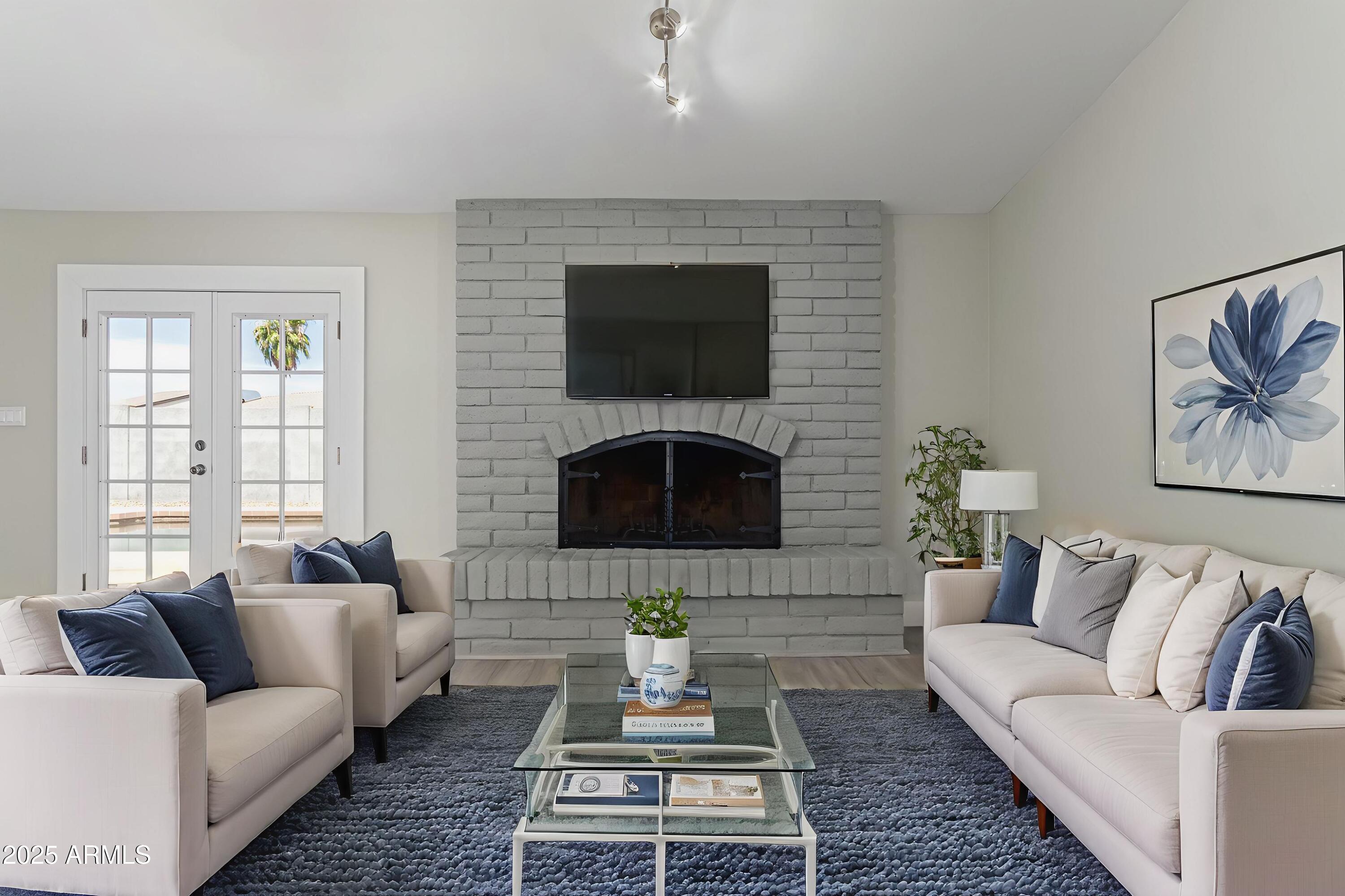 2320 E SHANGRI LA Road