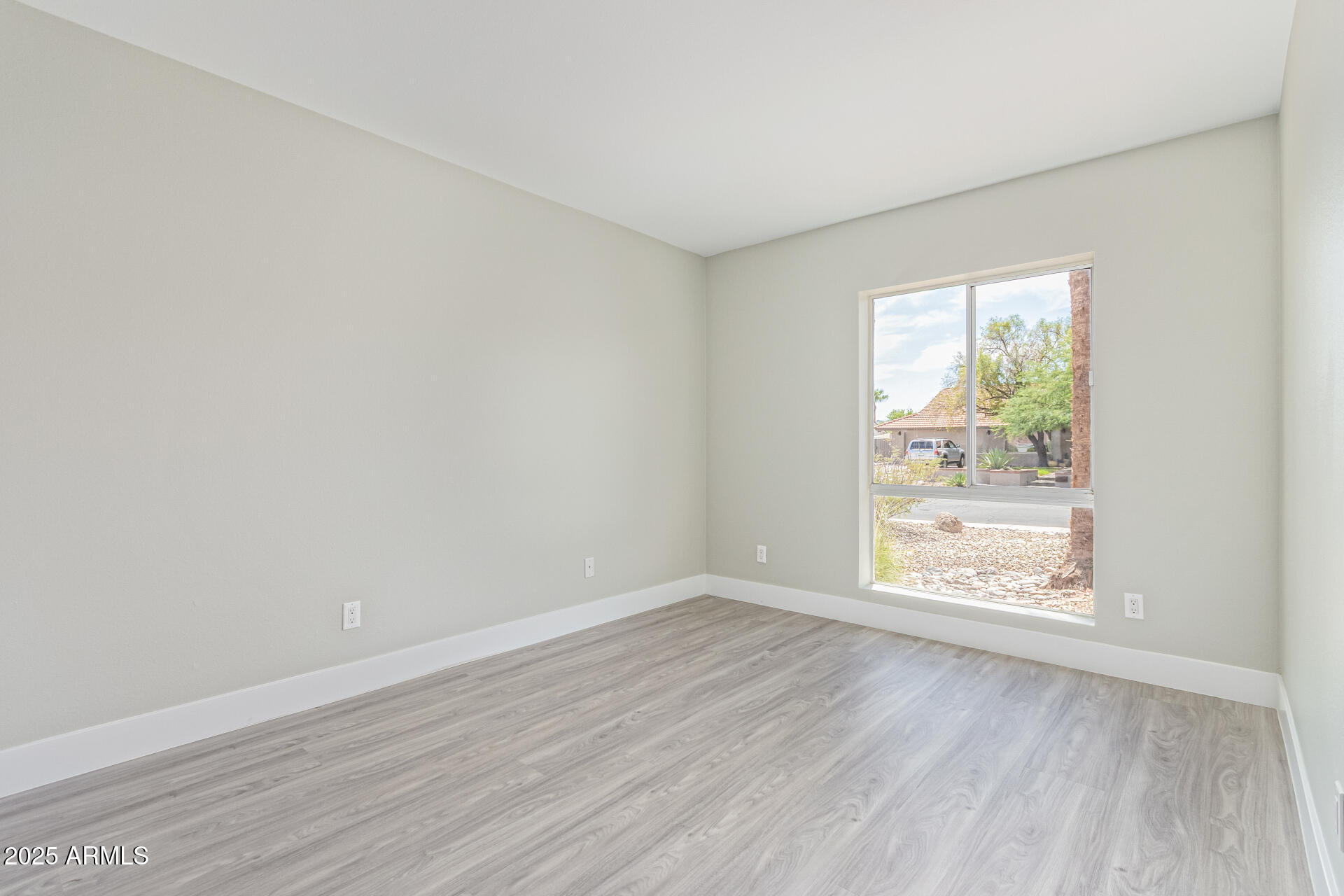 2320 E SHANGRI LA Road