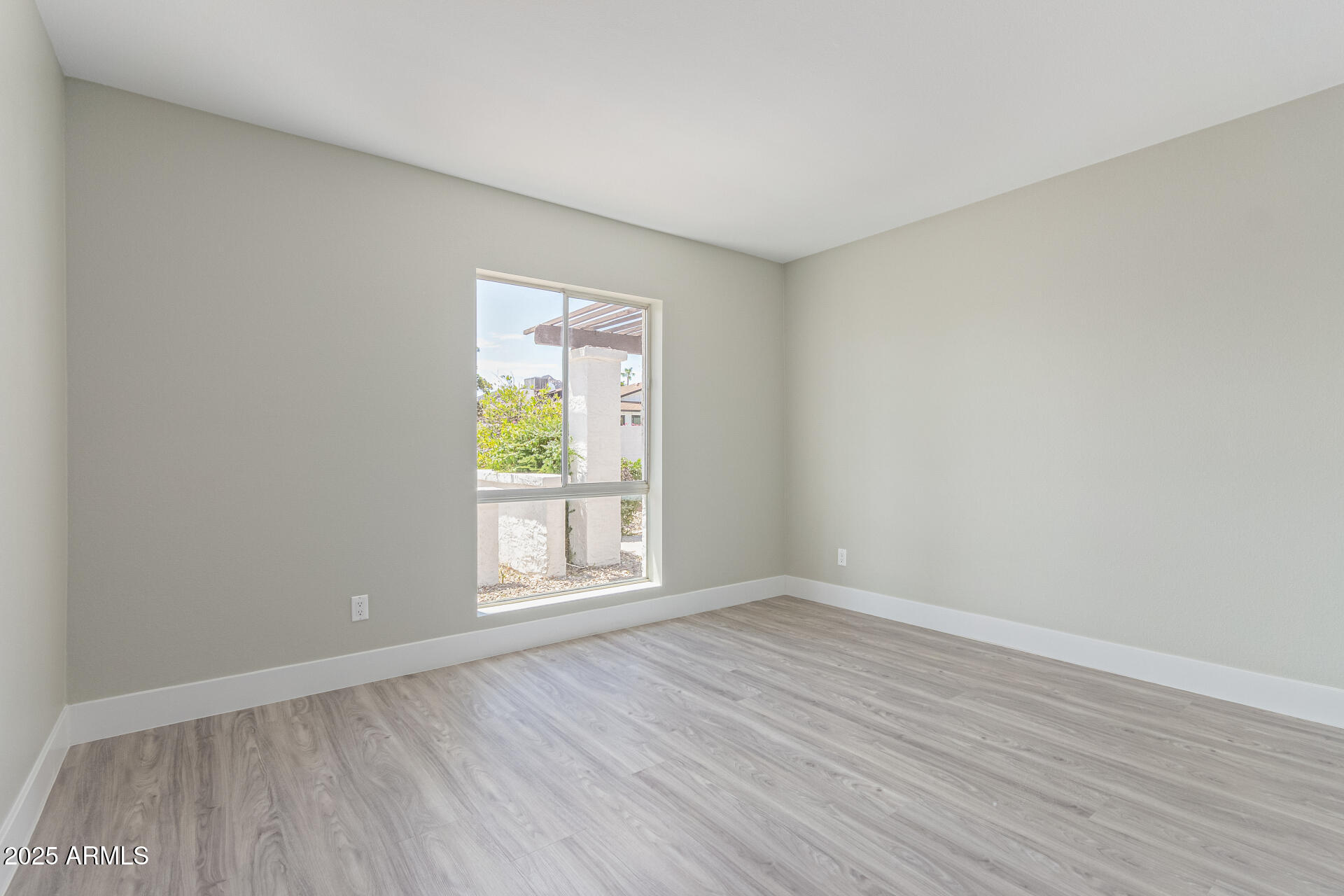 2320 E SHANGRI LA Road