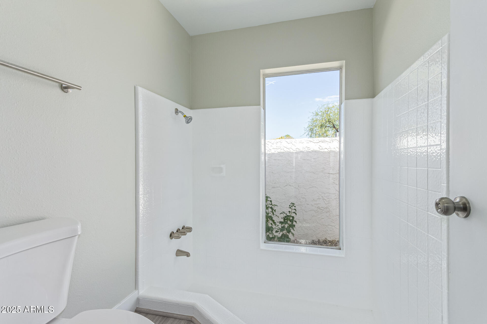 2320 E SHANGRI LA Road