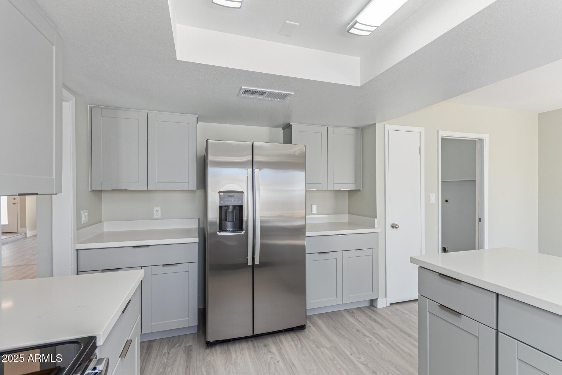 2320 E SHANGRI LA Road