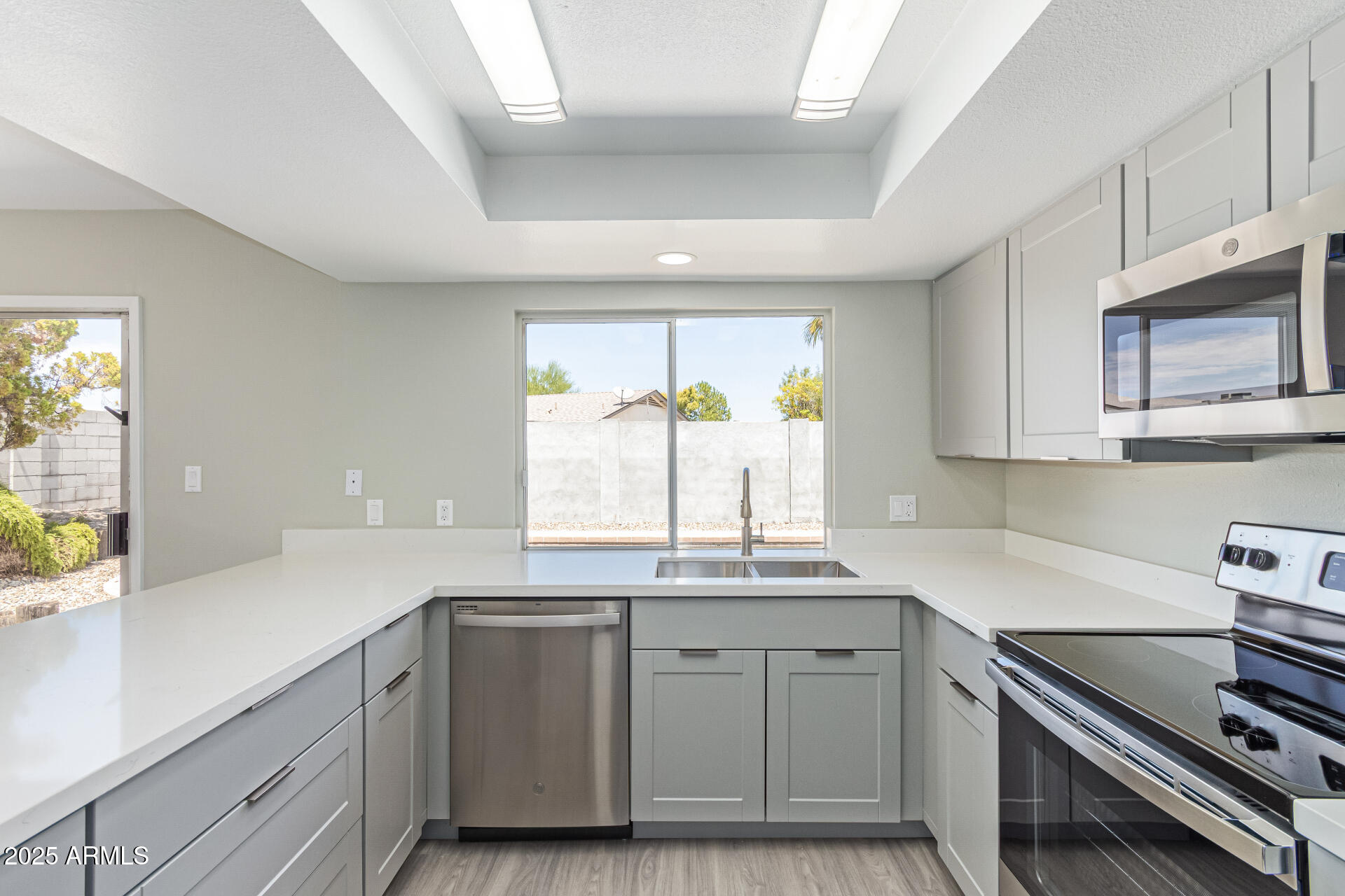 2320 E SHANGRI LA Road