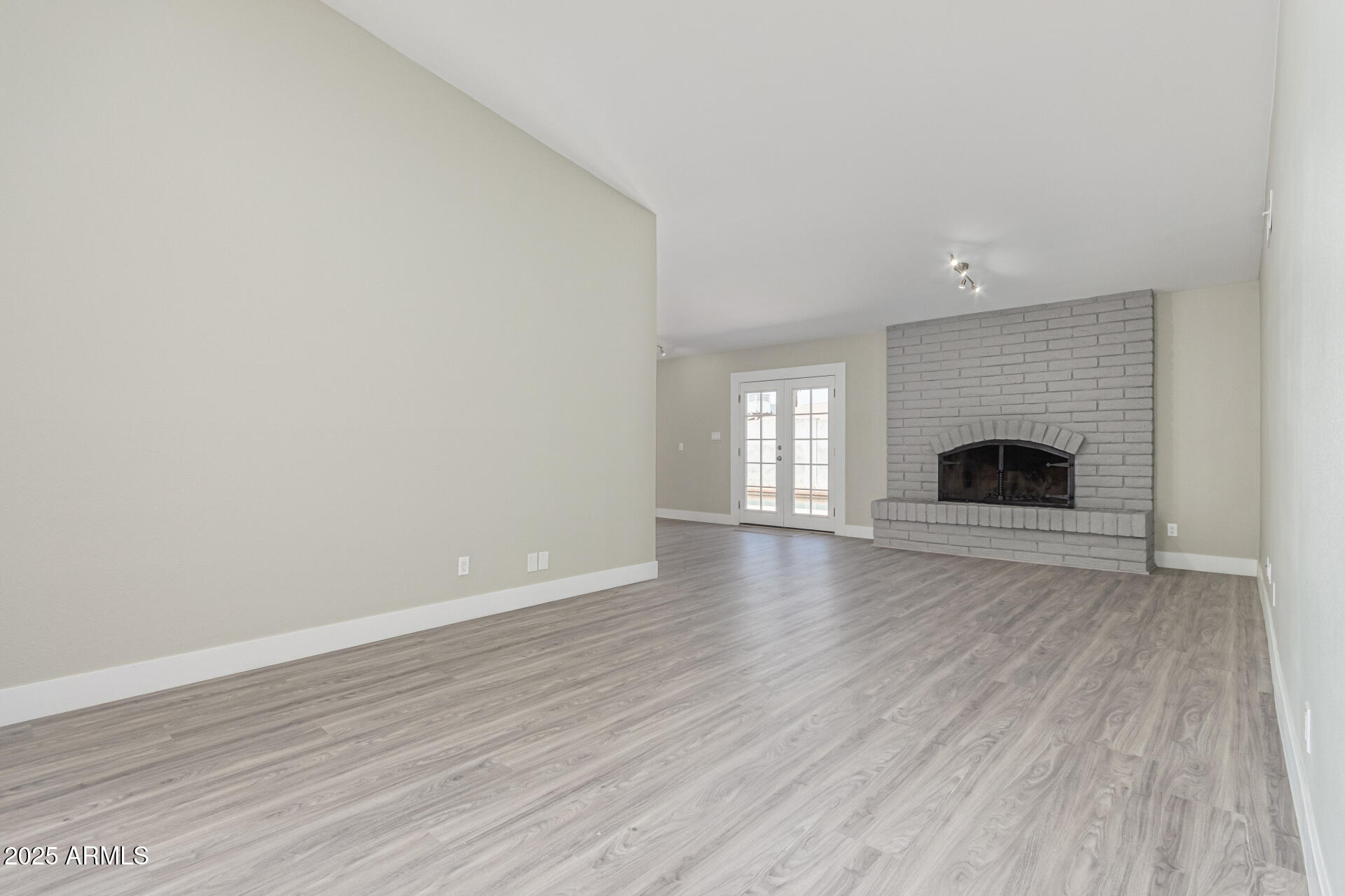 2320 E SHANGRI LA Road