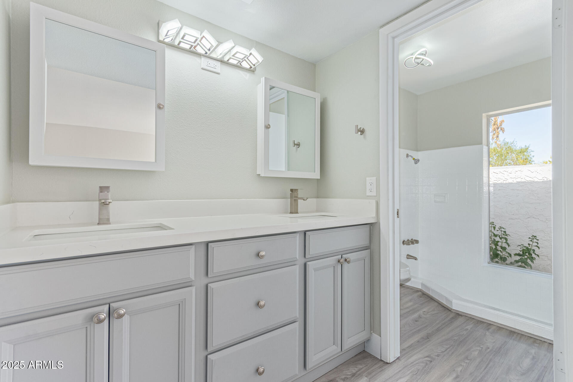 2320 E SHANGRI LA Road