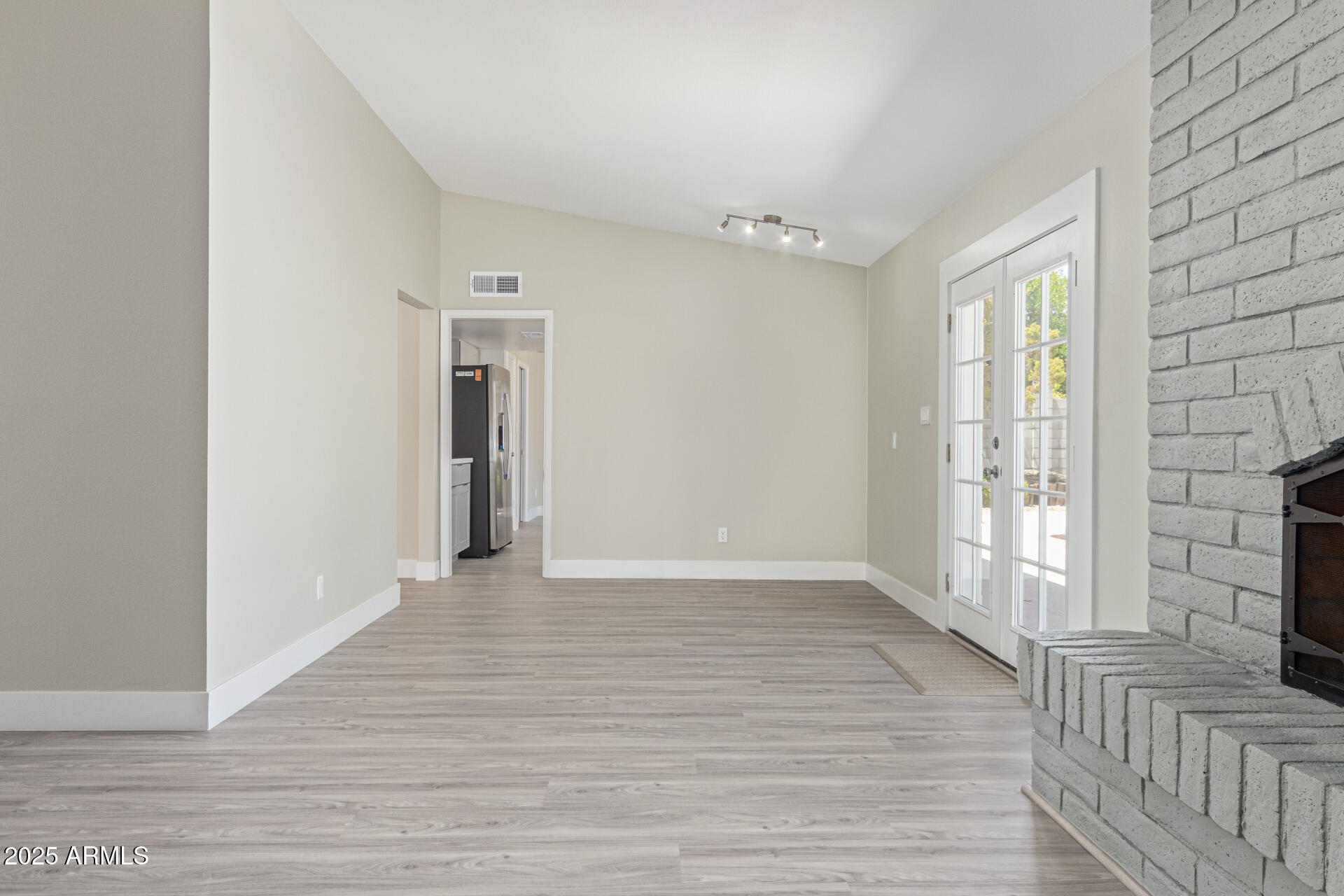 2320 E SHANGRI LA Road