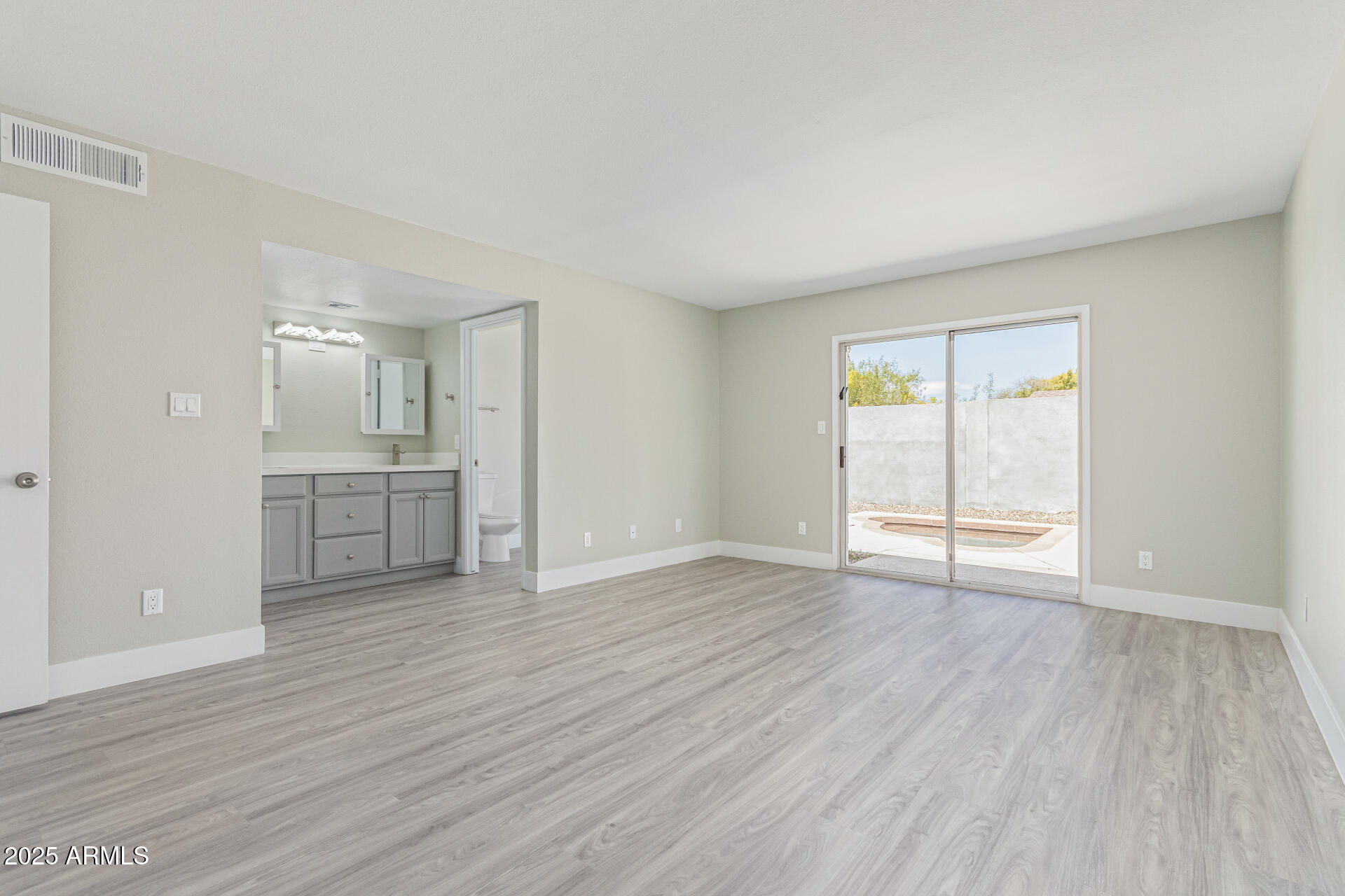 2320 E SHANGRI LA Road