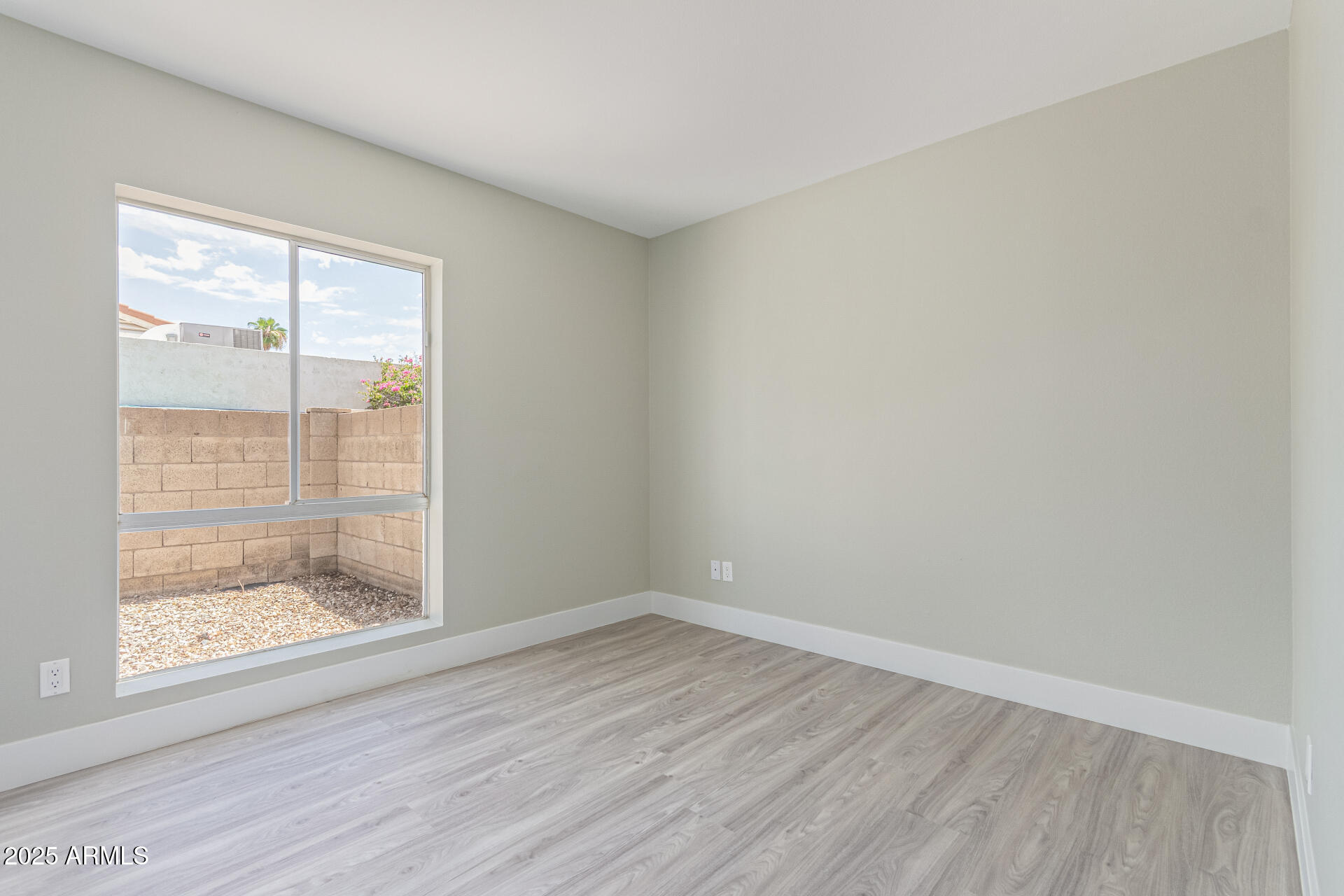 2320 E SHANGRI LA Road