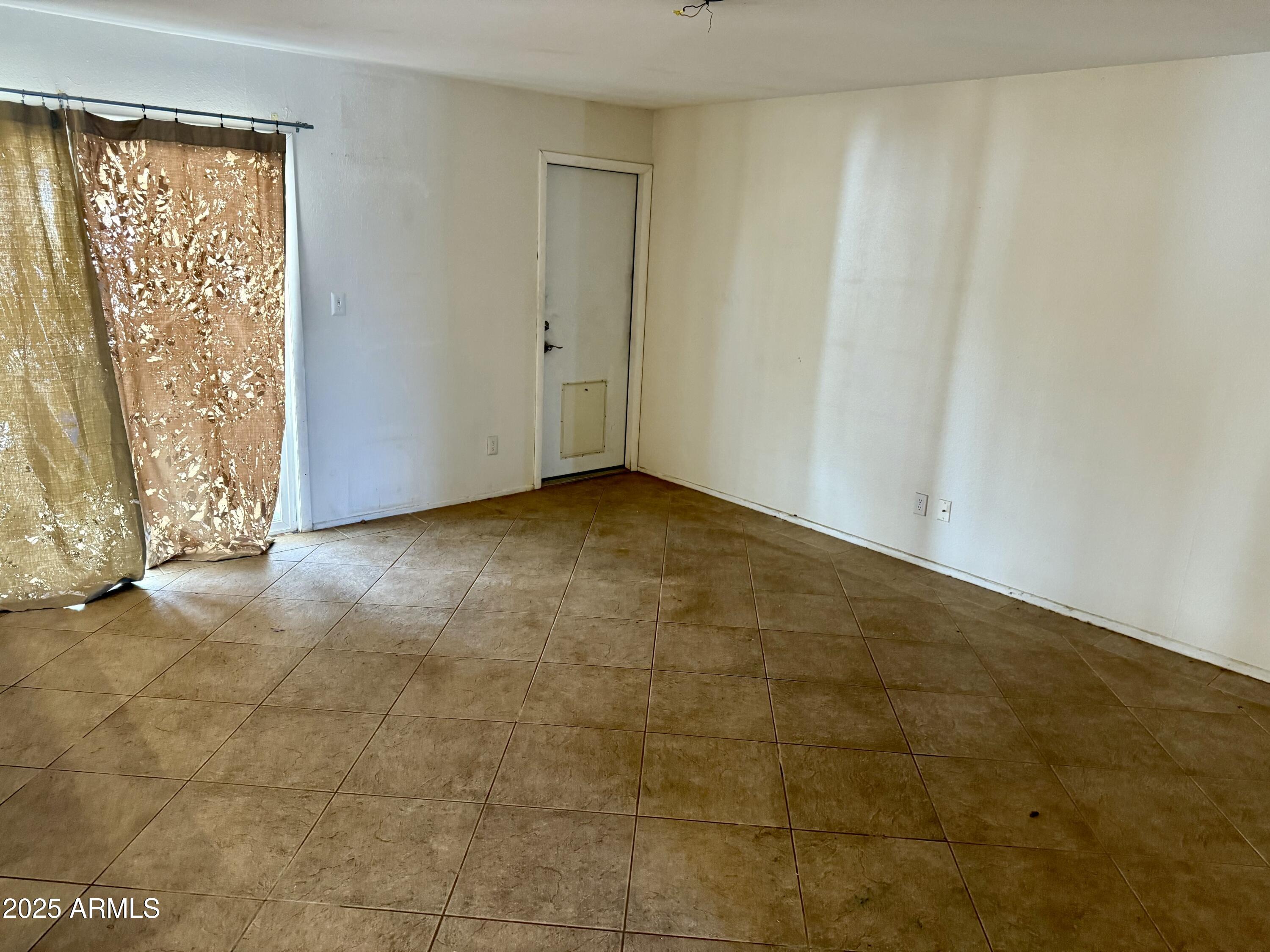 2132 W OBISPO Avenue