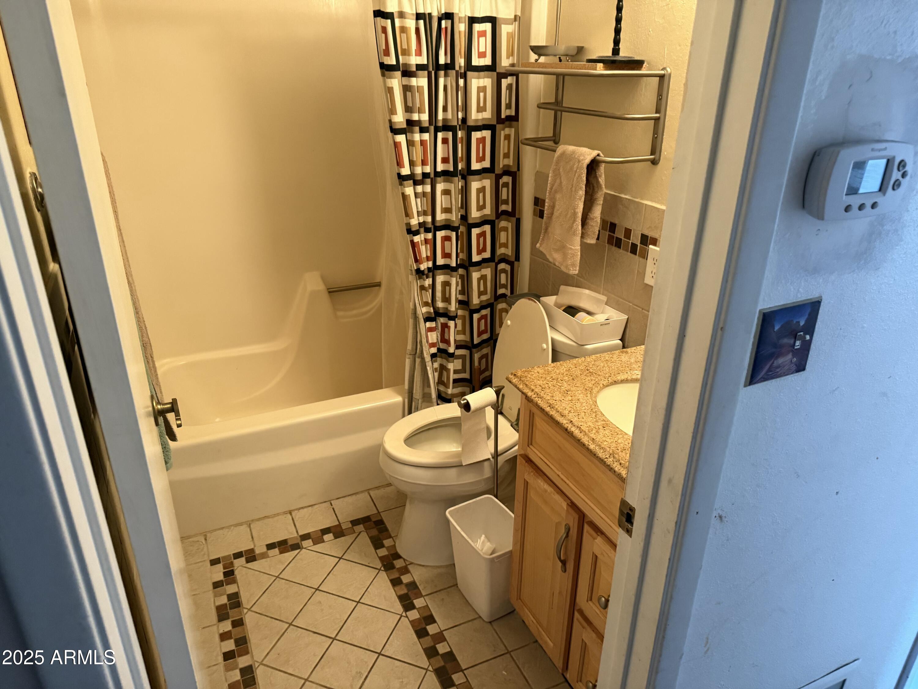 2132 W OBISPO Avenue