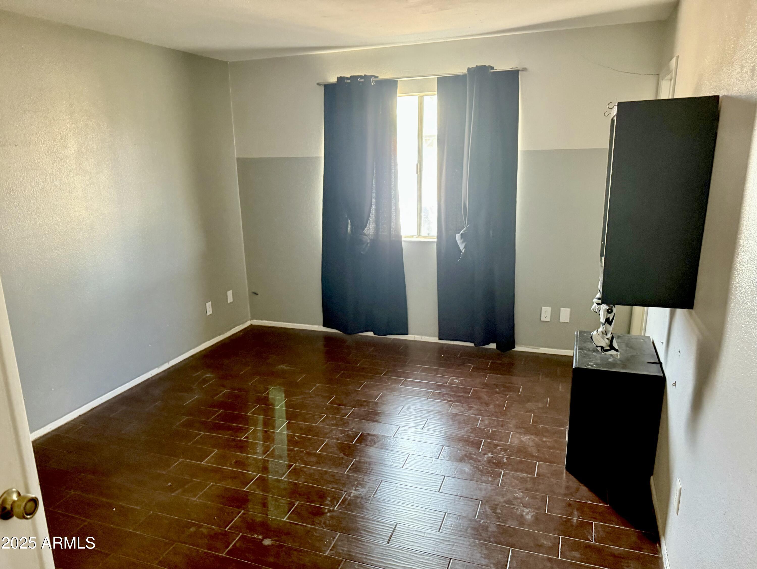 2132 W OBISPO Avenue