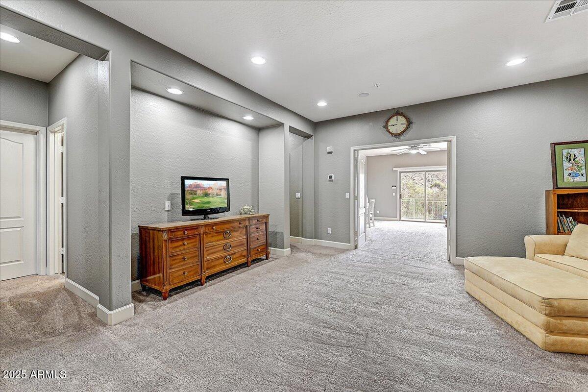 10943 E WINCHCOMB Drive