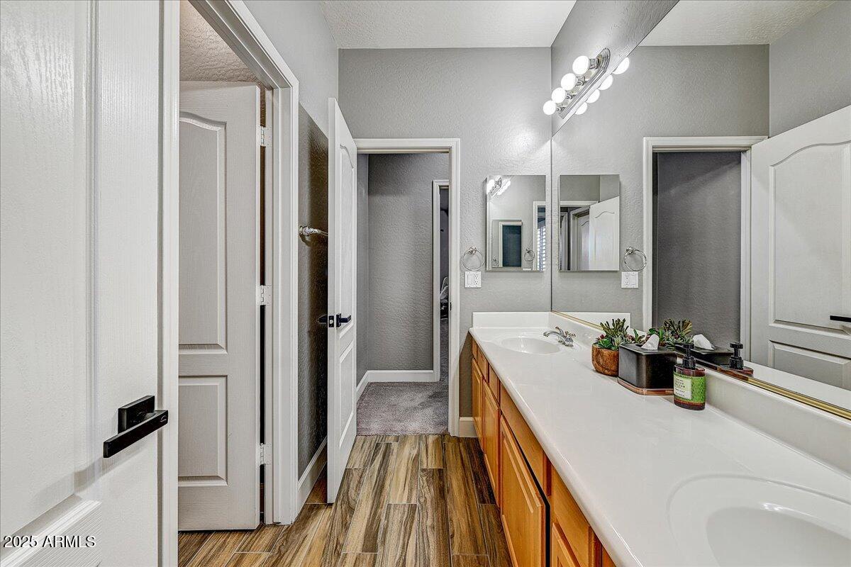 10943 E WINCHCOMB Drive