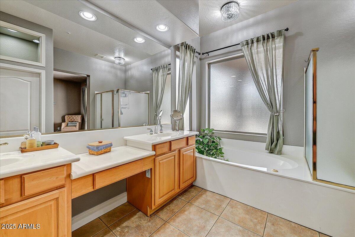 10943 E WINCHCOMB Drive