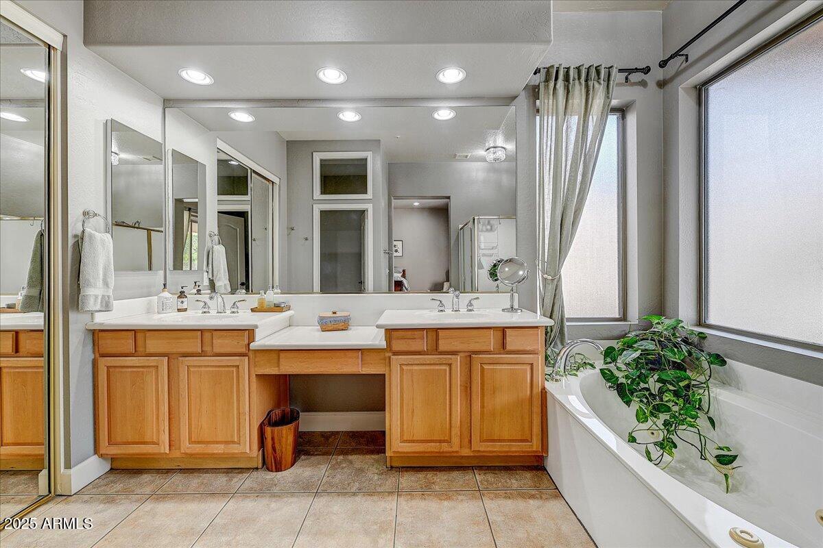 10943 E WINCHCOMB Drive