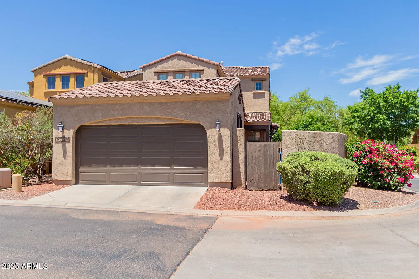21125 W ELM Way