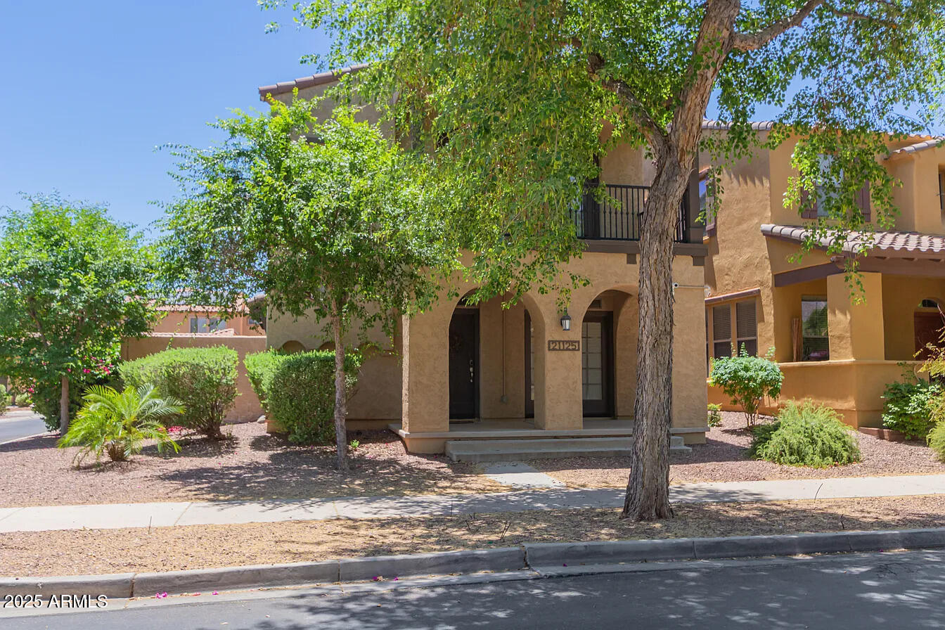 21125 W ELM Way