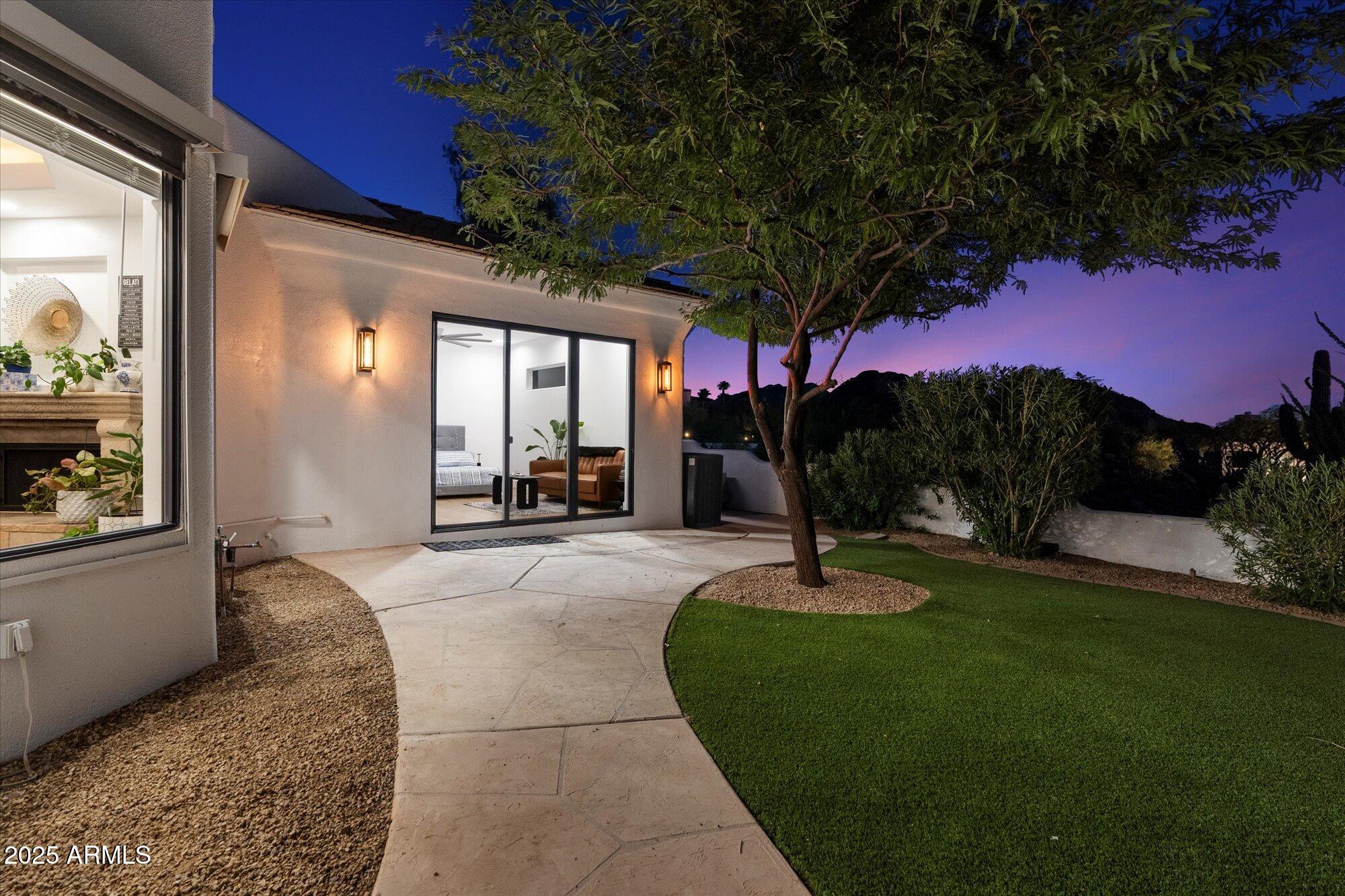 9643 E CASITAS DEL RIO Drive