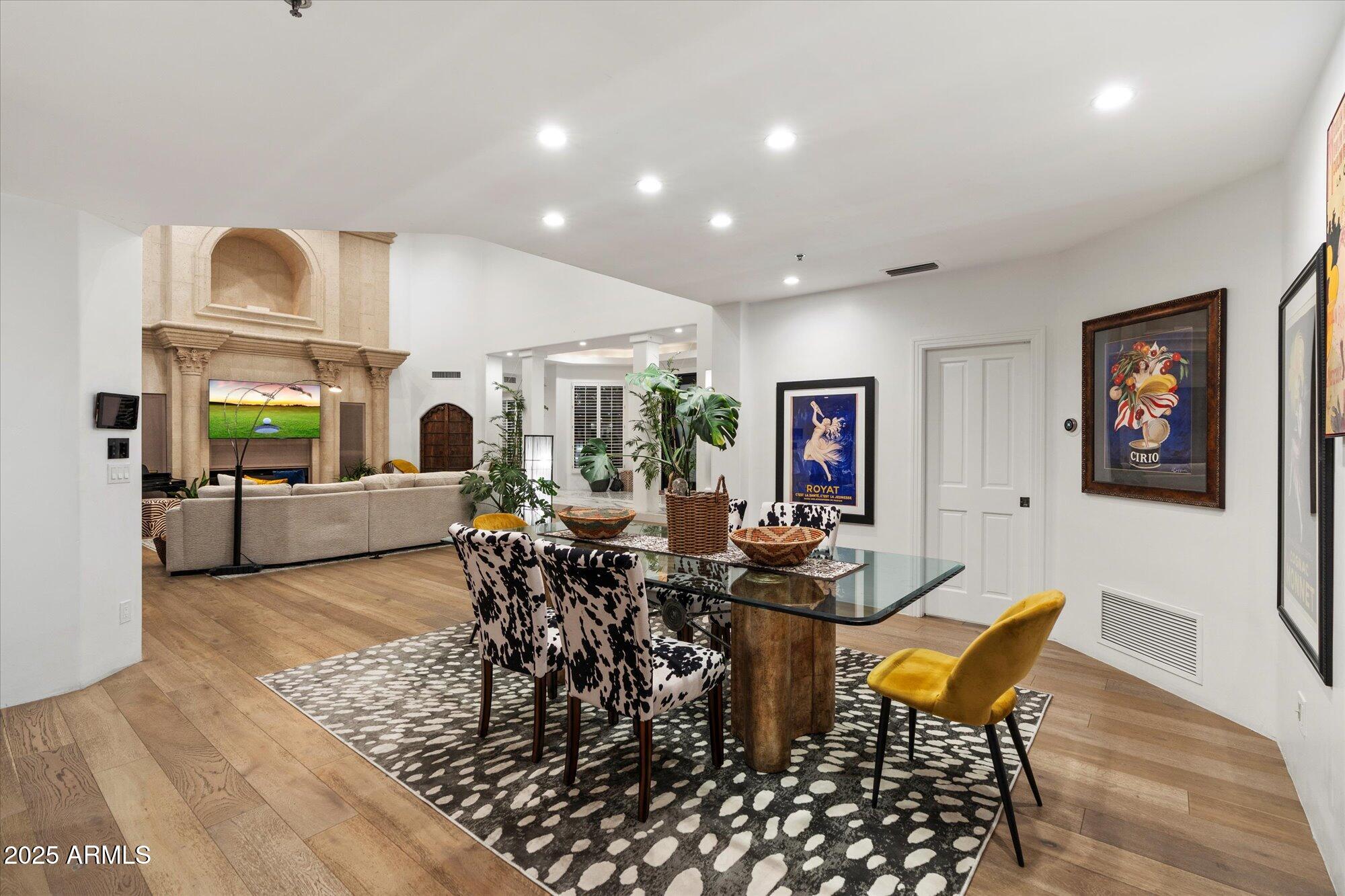 9643 E CASITAS DEL RIO Drive