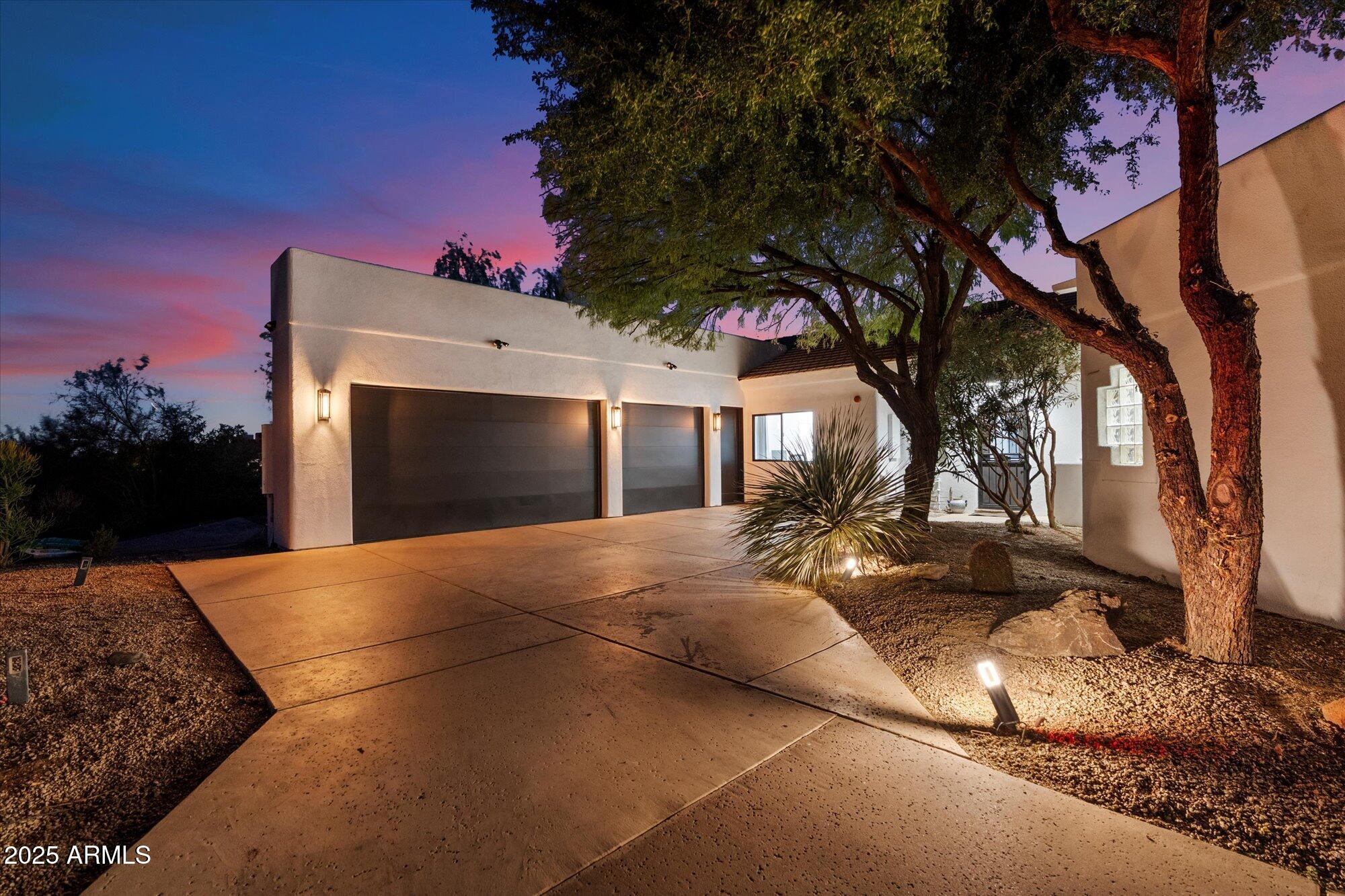 9643 E CASITAS DEL RIO Drive